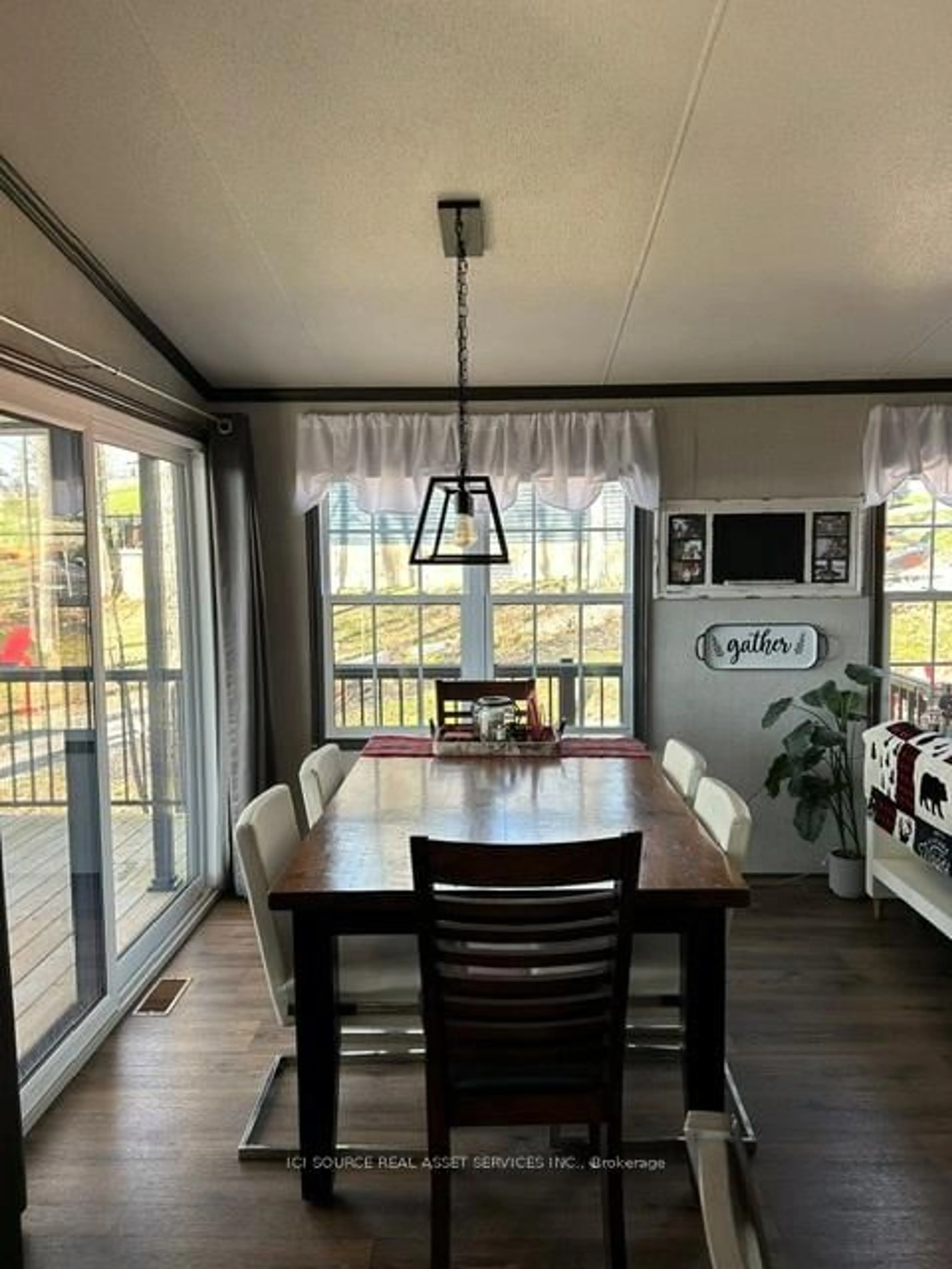Dining room, wood/laminate floor for 1235 Villiers Line #GAL08, Otonabee-South Monaghan Ontario K0L 2G0