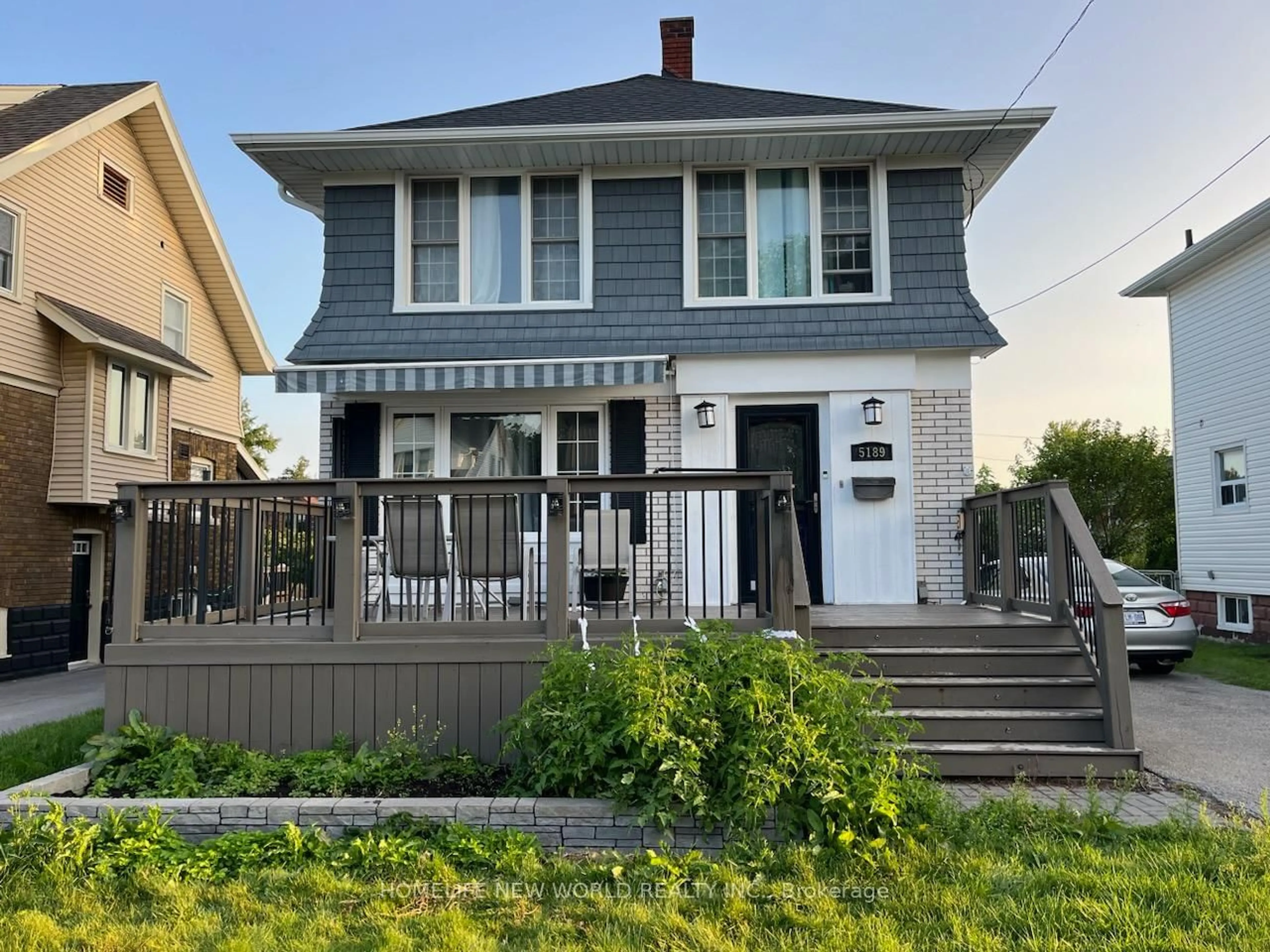 Home with vinyl exterior material, street for 5189 Jepson St, Niagara Falls Ontario L2E 1K9