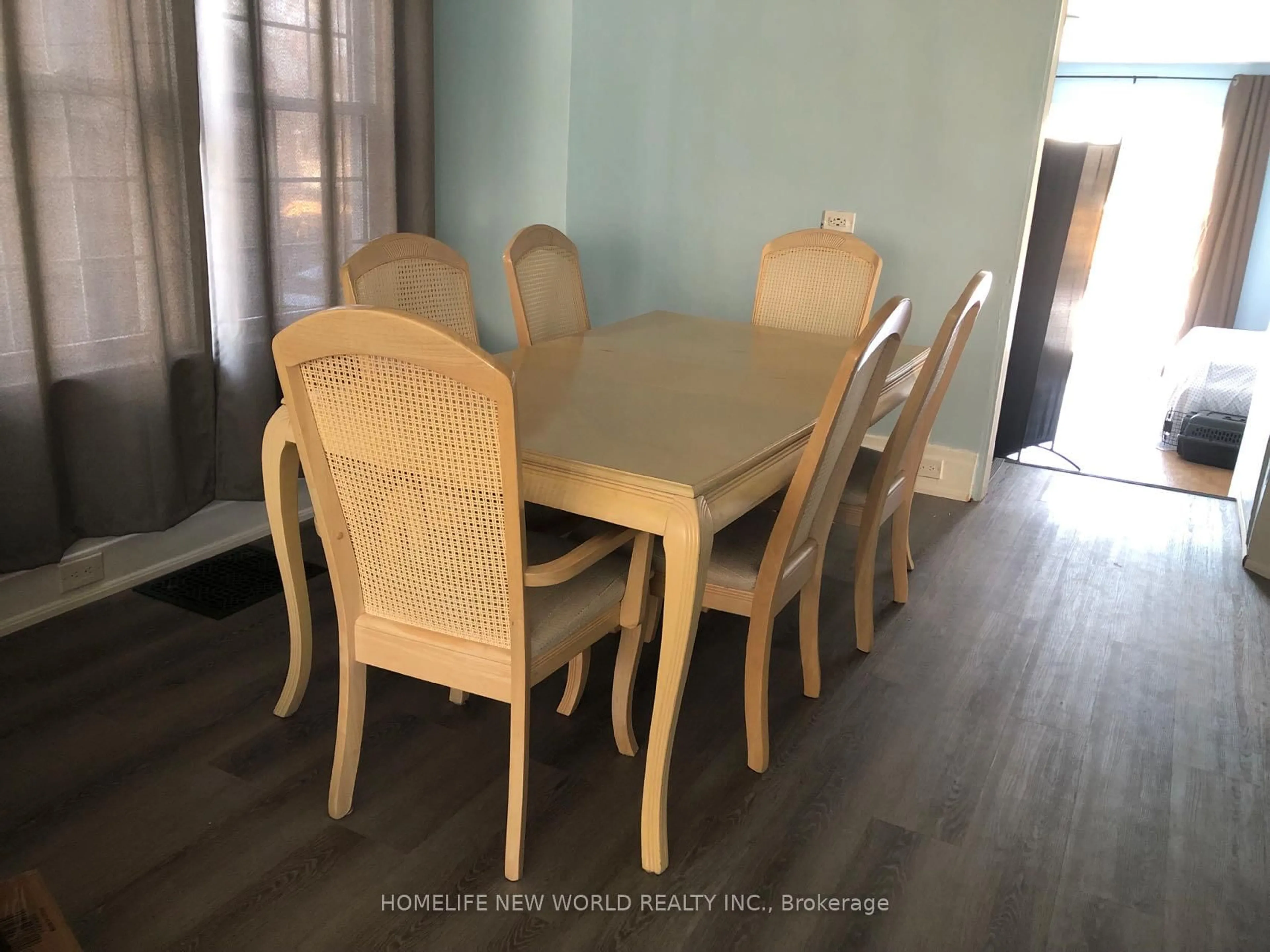 Dining room, wood/laminate floor for 5189 Jepson St, Niagara Falls Ontario L2E 1K9