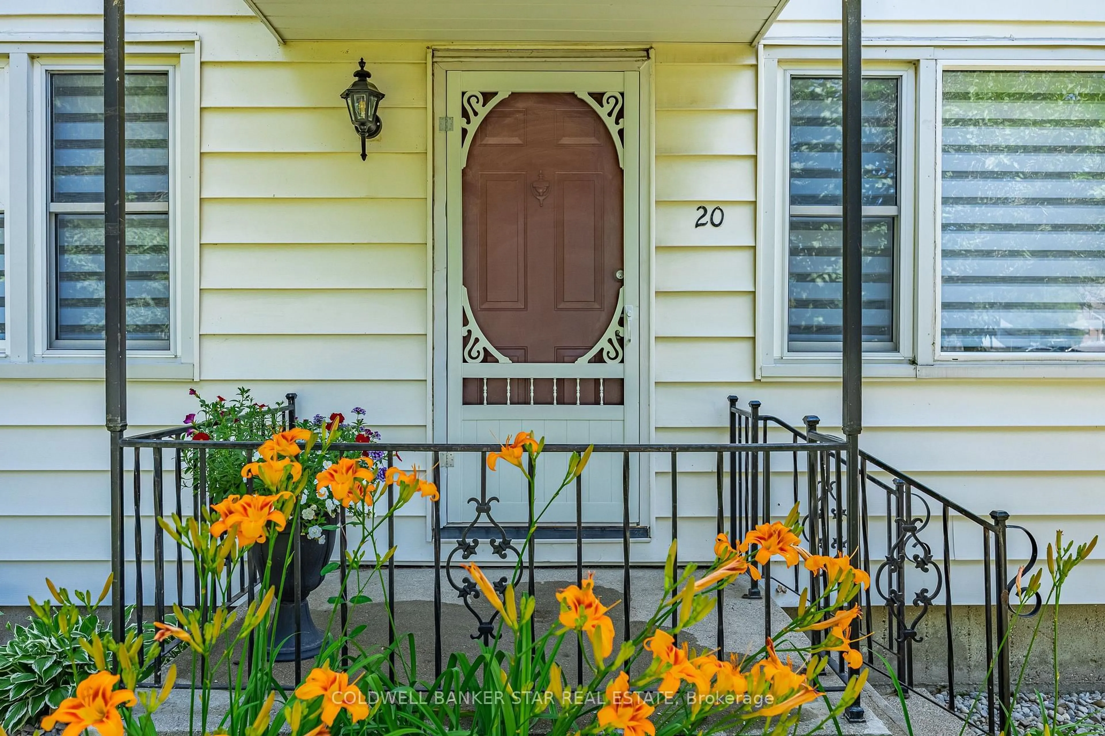 Indoor entryway for 20 Gill Rd, Lambton Shores Ontario N0M 1T0