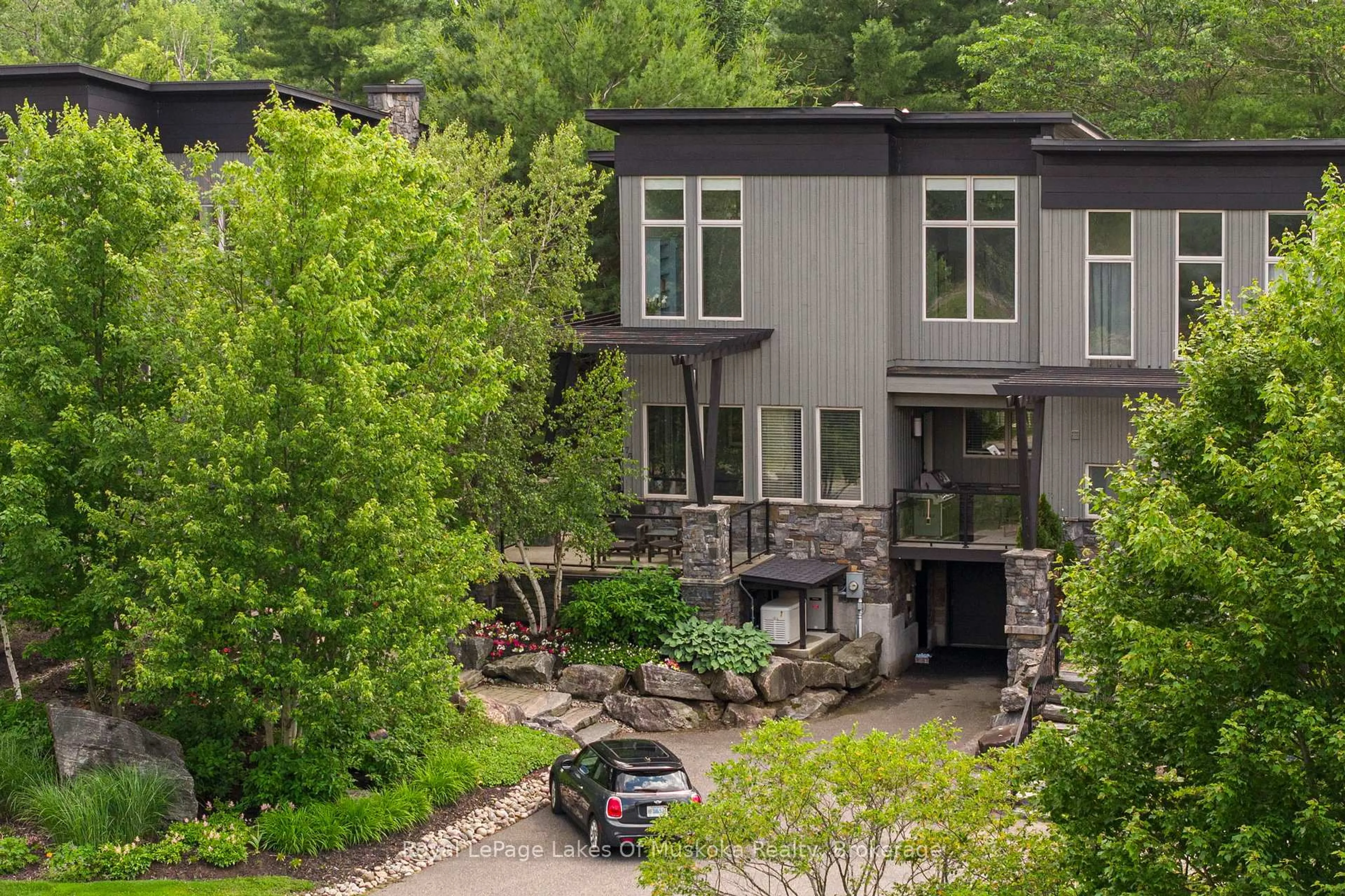 Patio, unknown for 76 Carrick Tr, Gravenhurst Ontario P1P 0A6