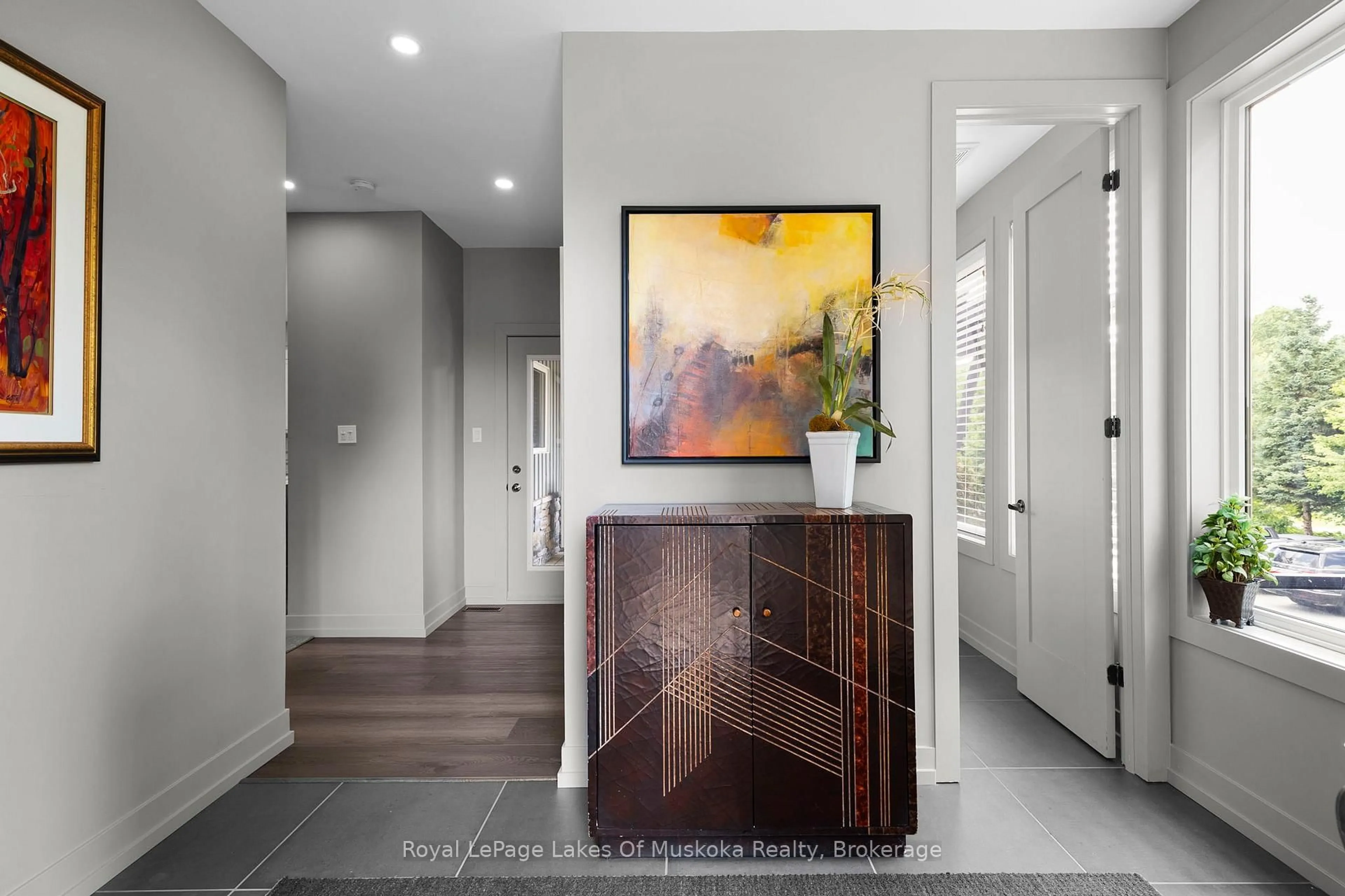 Indoor entryway for 76 Carrick Tr, Gravenhurst Ontario P1P 0A6