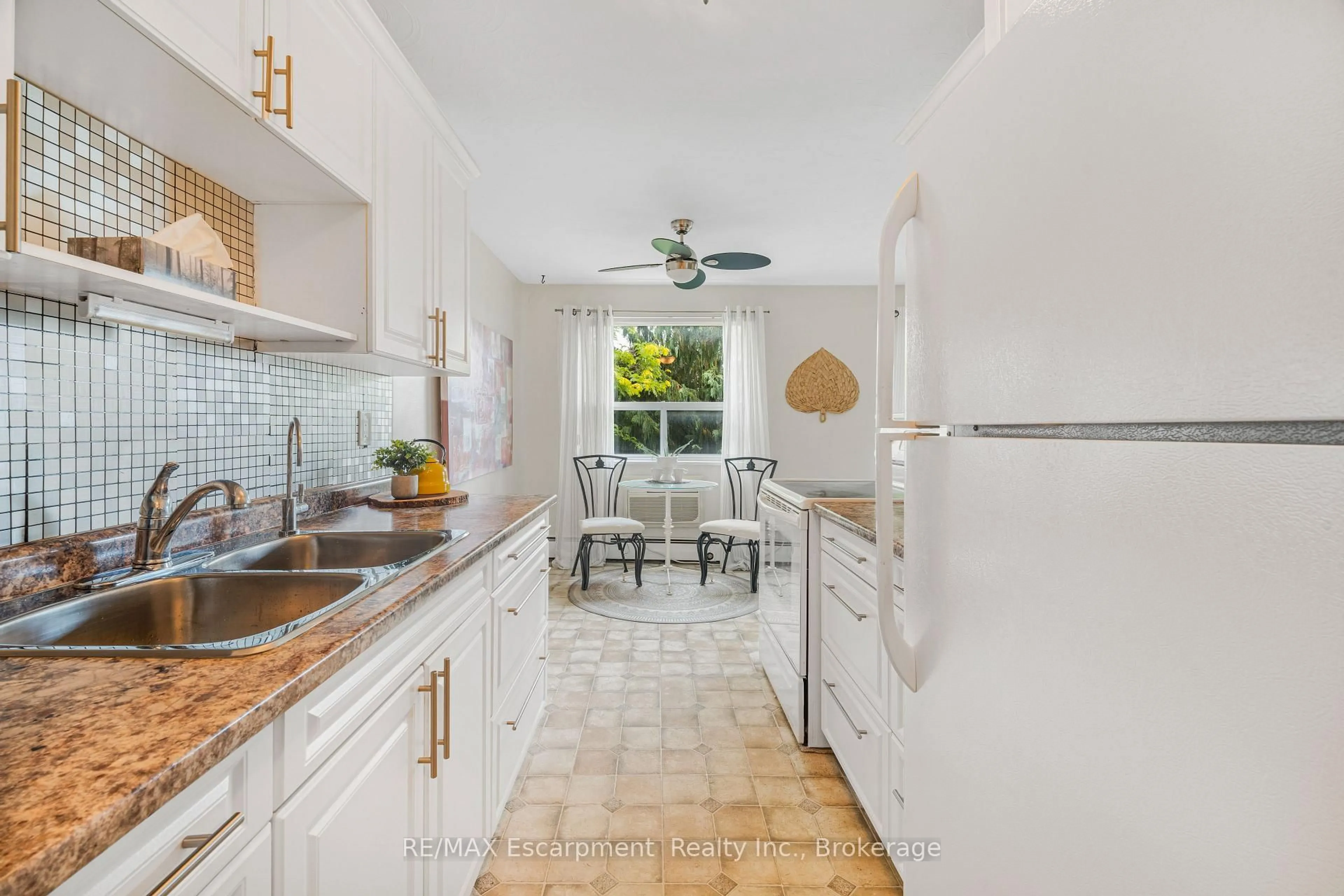 Unknown for 485 Thorold Rd #203, Welland Ontario L3C 3X1