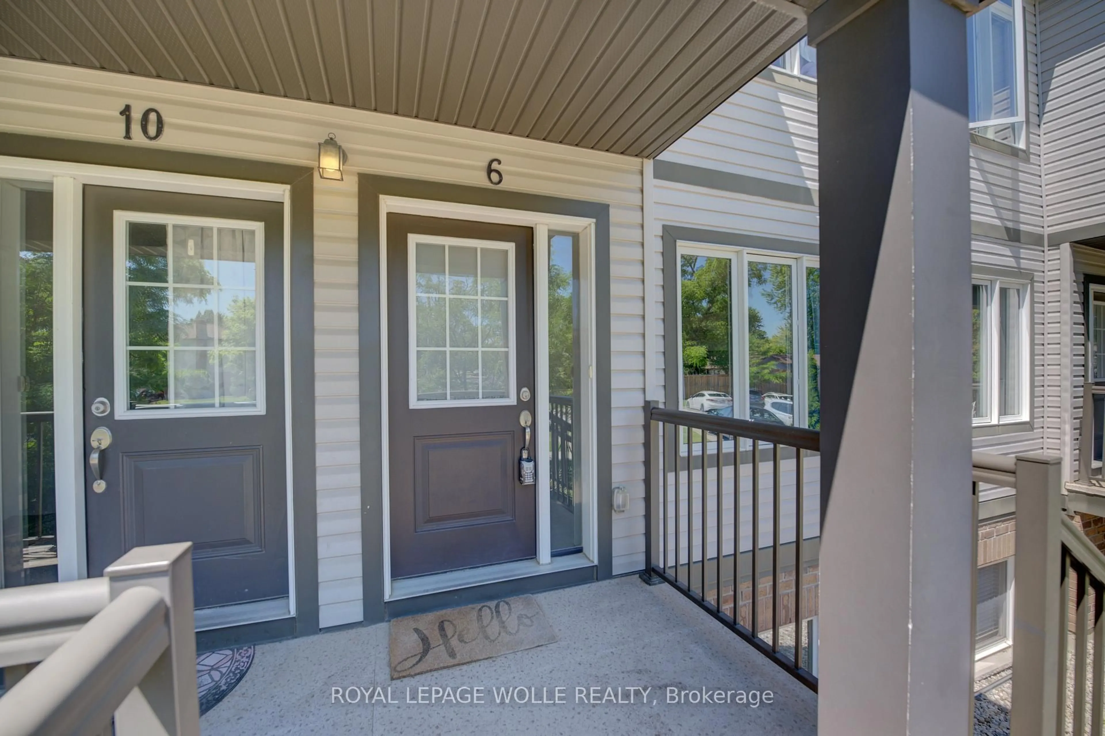 Indoor entryway for 42 West Acres Cres #6, Kitchener Ontario N2N 3G8