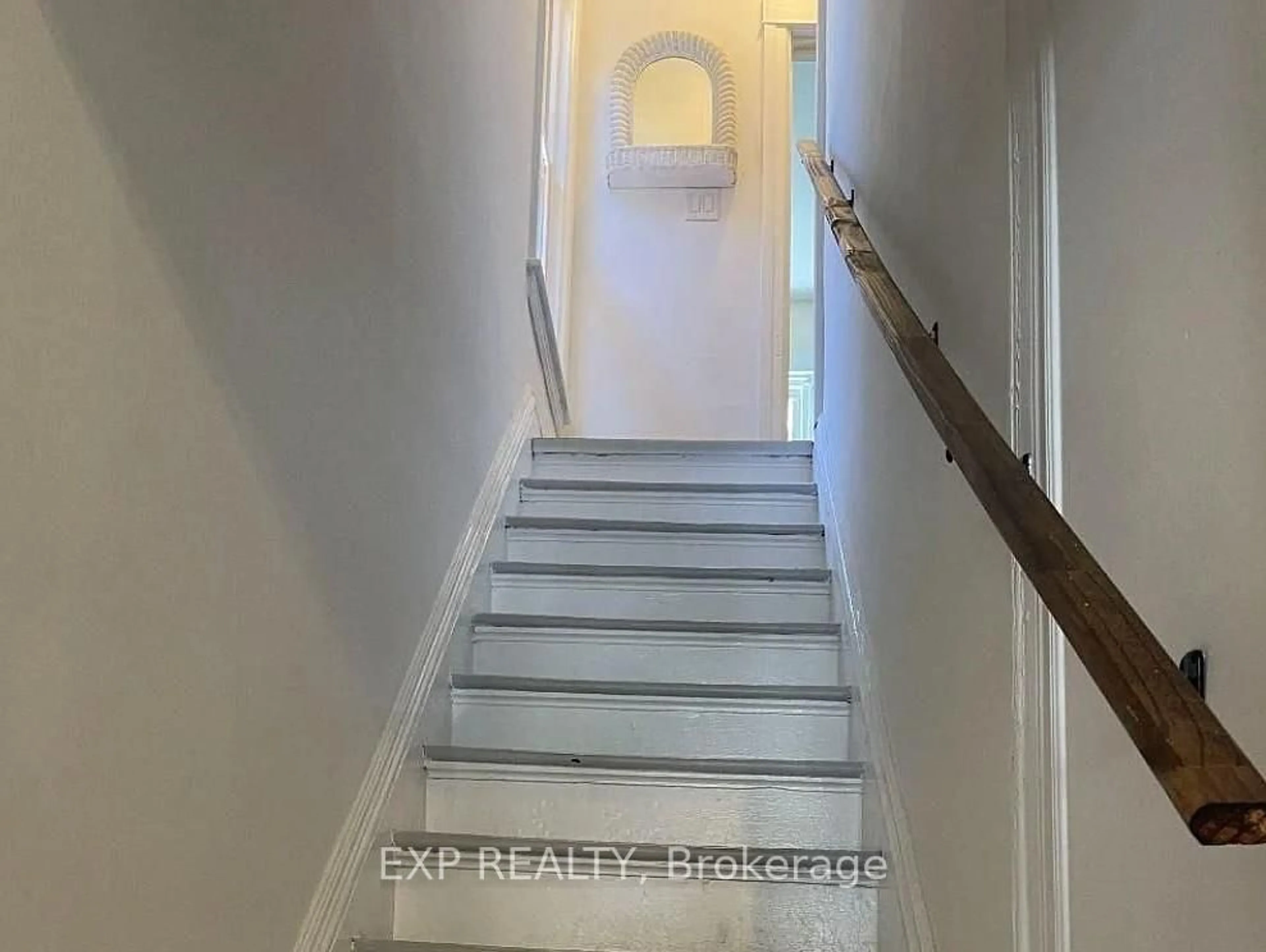 Stairs for 193 Burris St, Hamilton Ontario L8M 2J7
