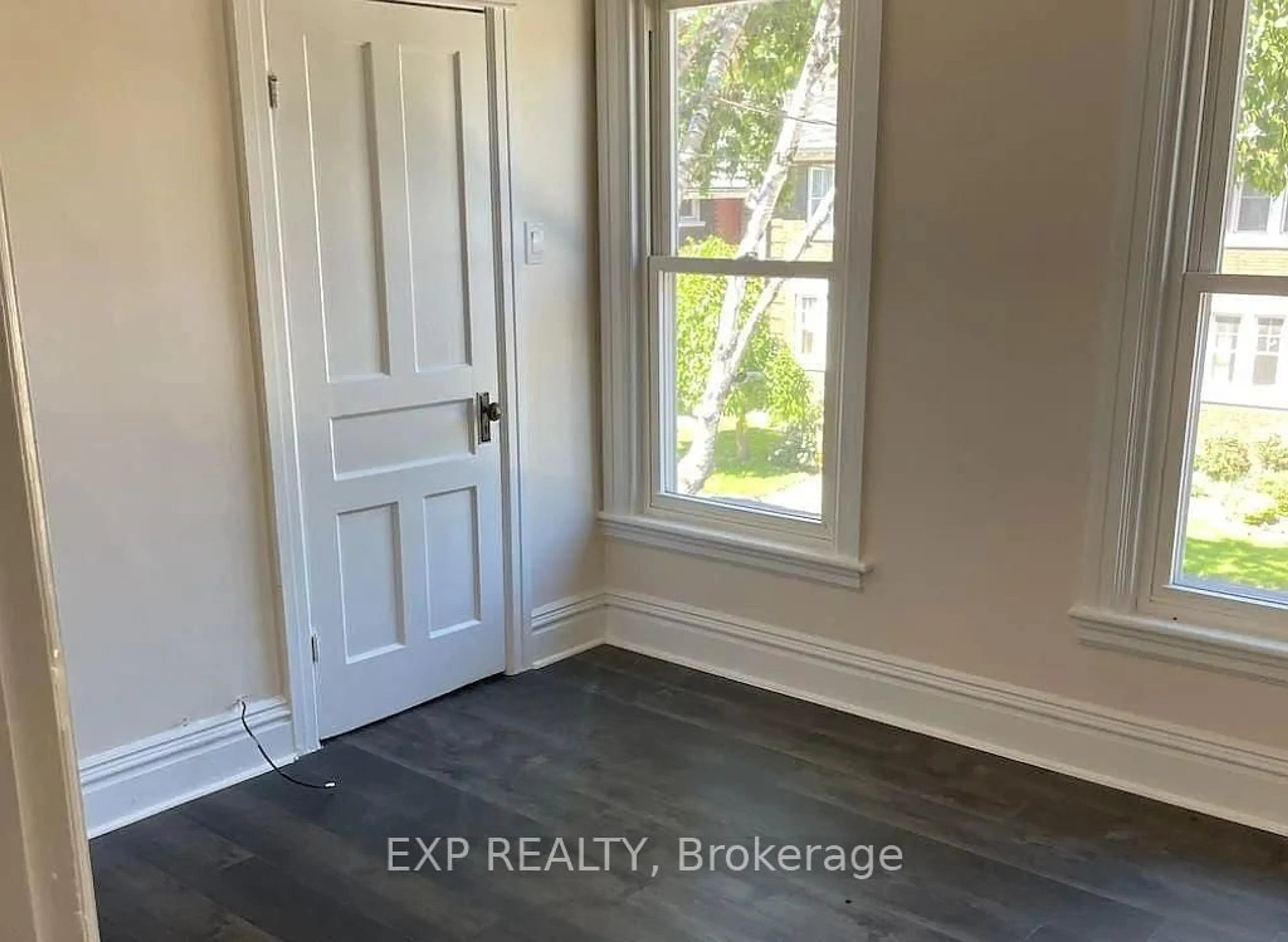 A pic of a room for 193 Burris St, Hamilton Ontario L8M 2J7
