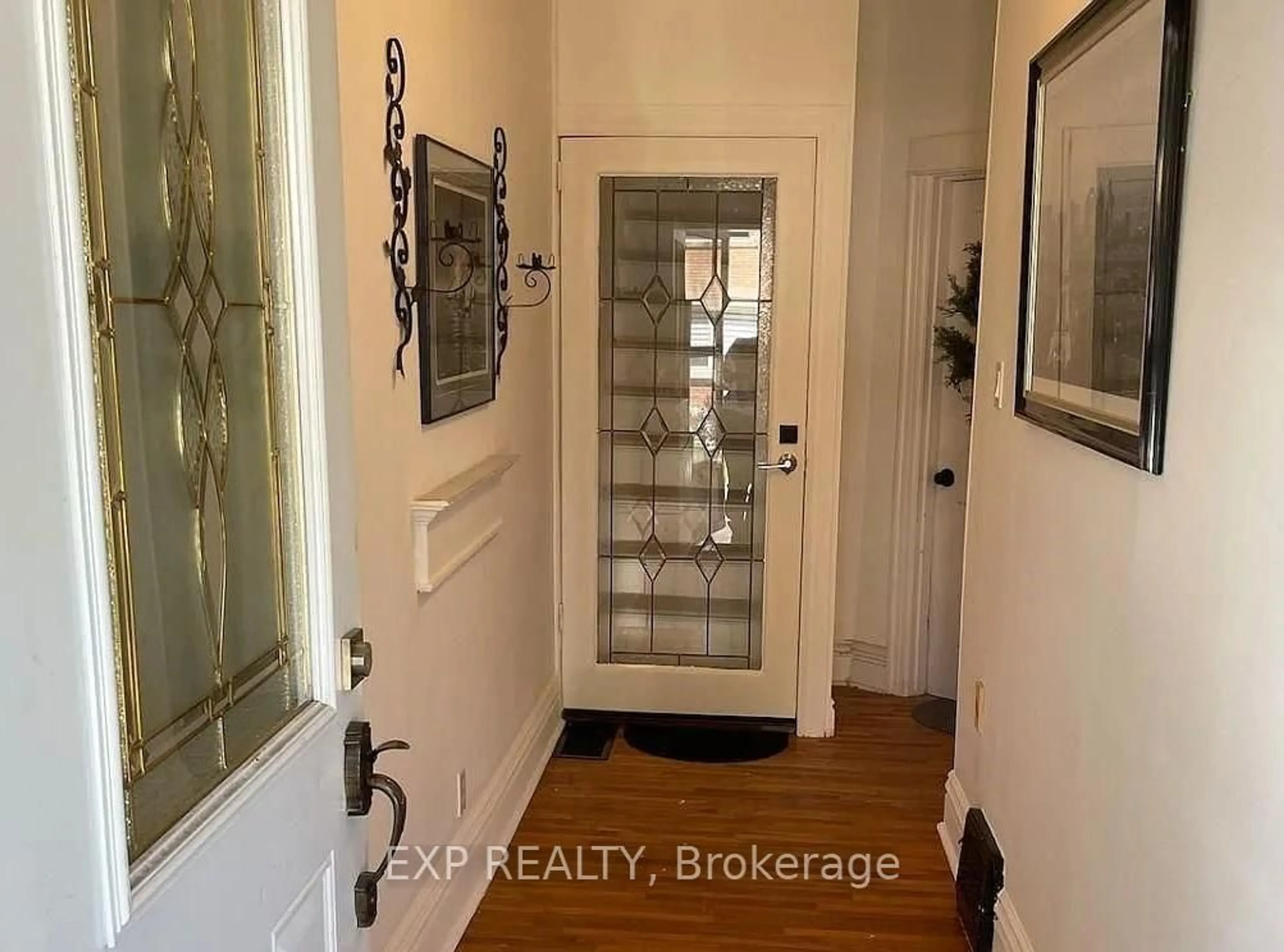 Indoor entryway for 193 Burris St, Hamilton Ontario L8M 2J7