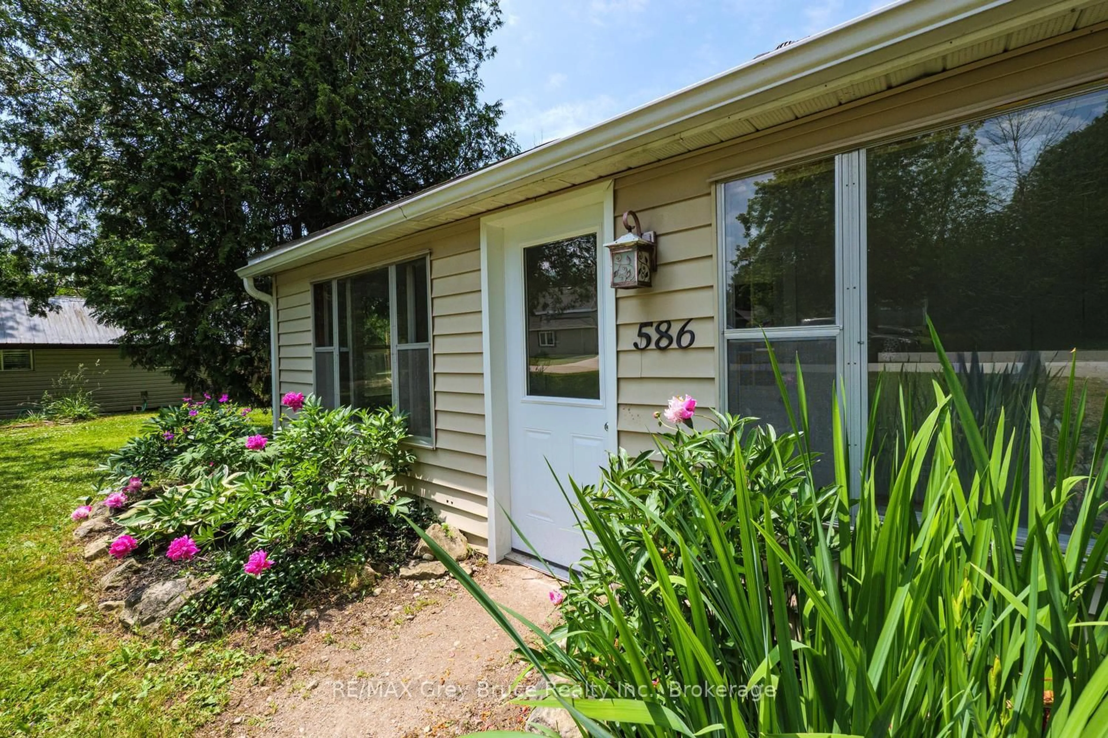 Unknown for 586 Dawson St, South Bruce Peninsula Ontario N0H 2T0