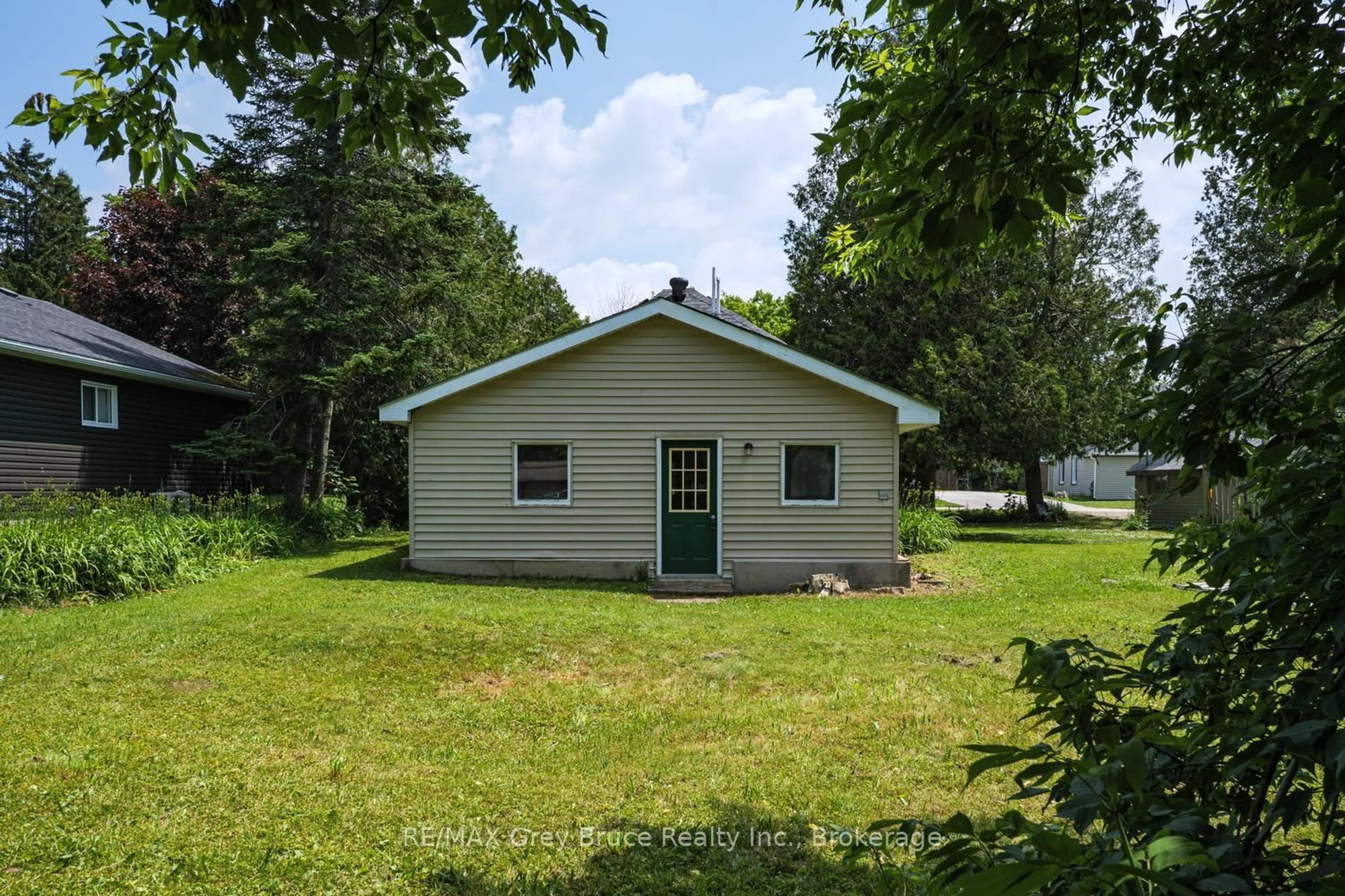 Shed for 586 Dawson St, South Bruce Peninsula Ontario N0H 2T0