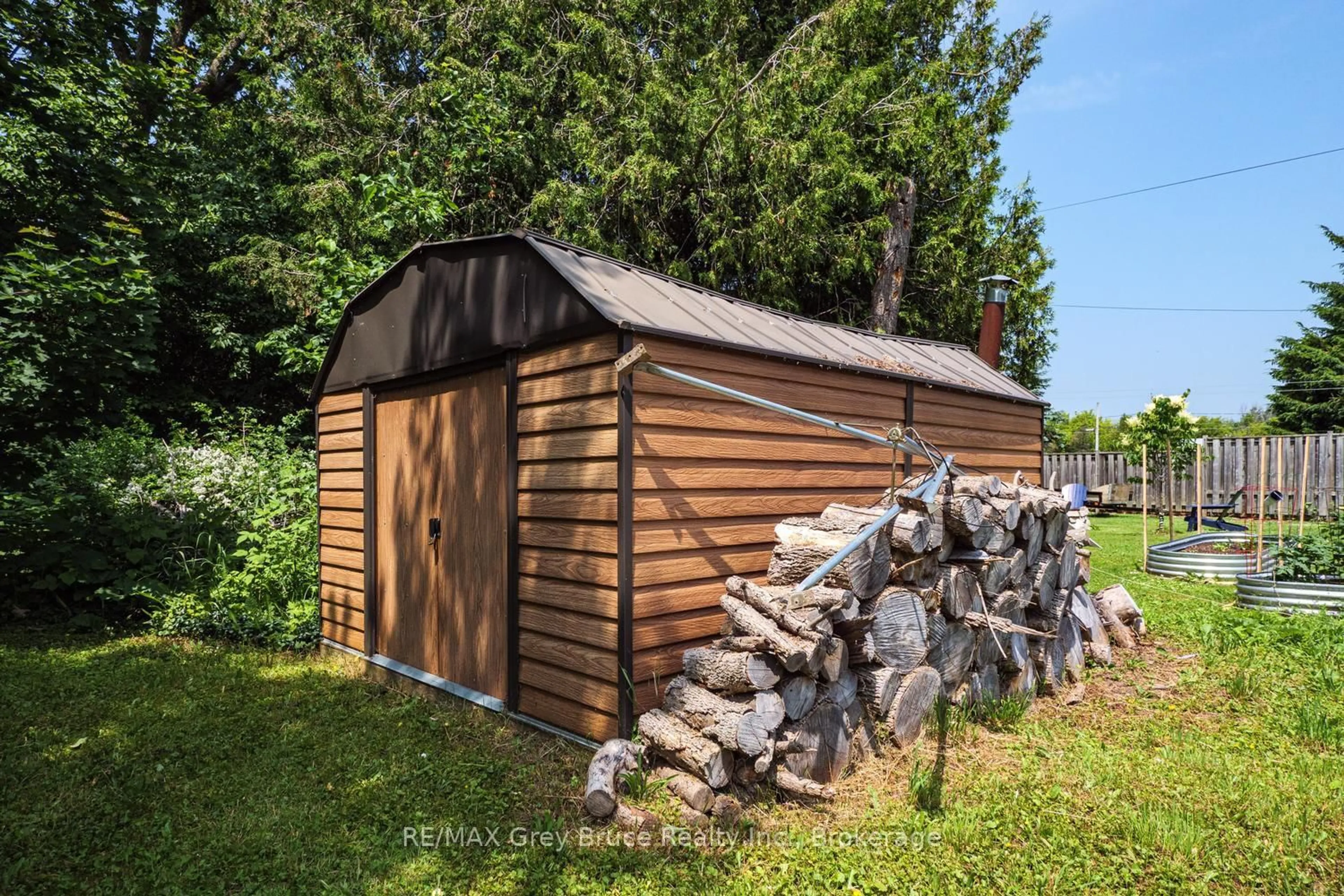 Shed for 586 Dawson St, South Bruce Peninsula Ontario N0H 2T0