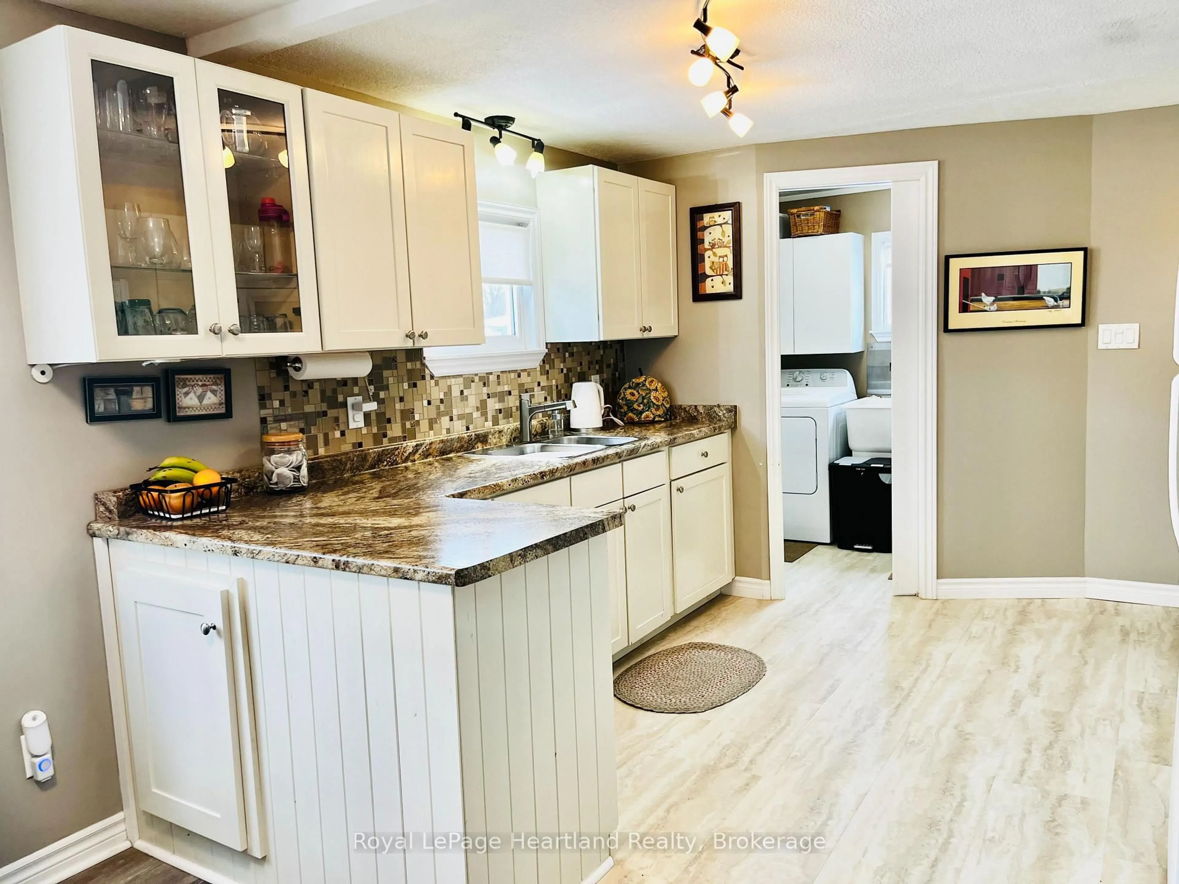 Unknown for 12 Velma St, Strathroy-Caradoc Ontario N7G 3L3