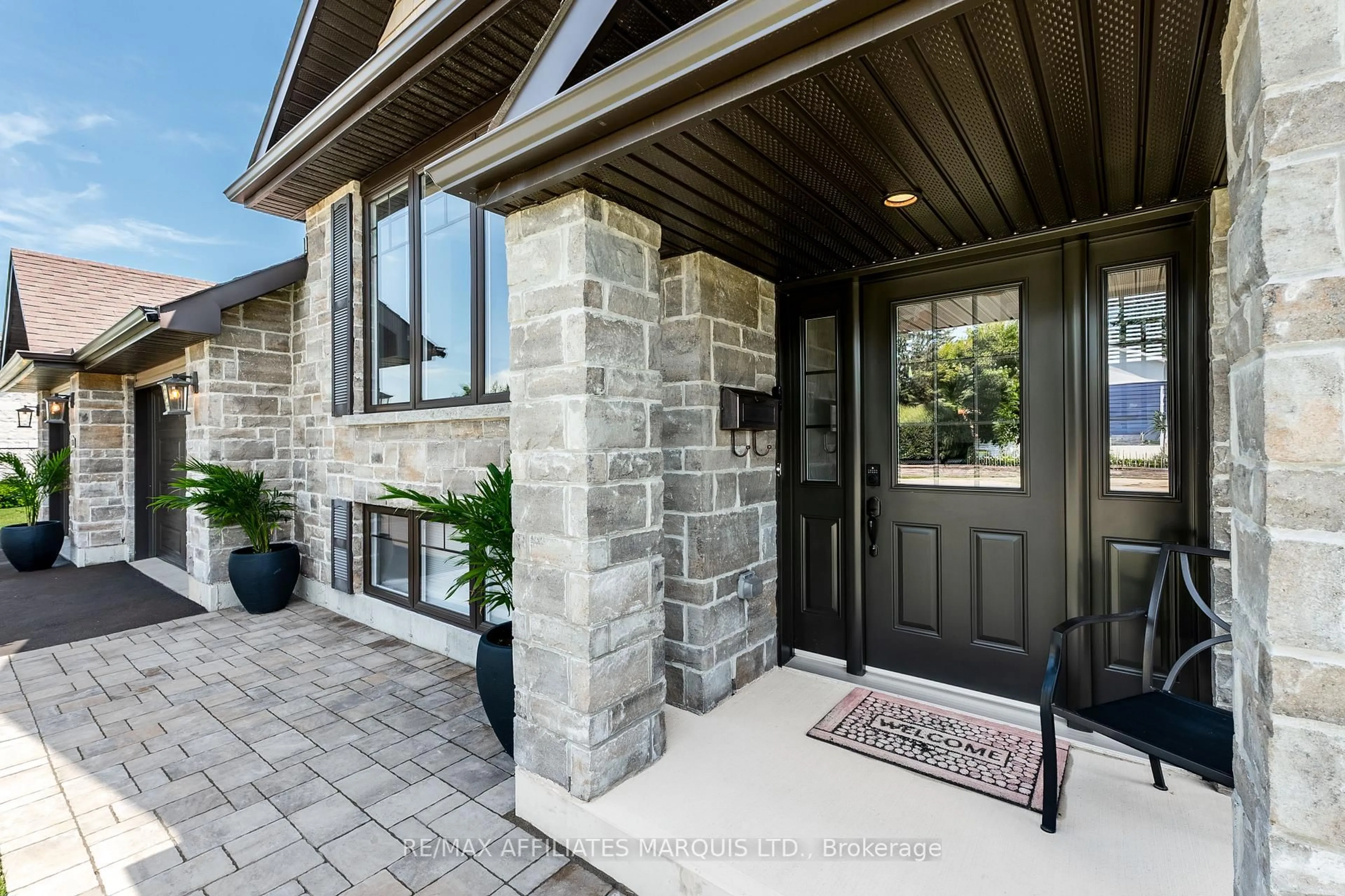 Indoor entryway for 2 Mercier Ave, Cornwall Ontario K6K 1S9