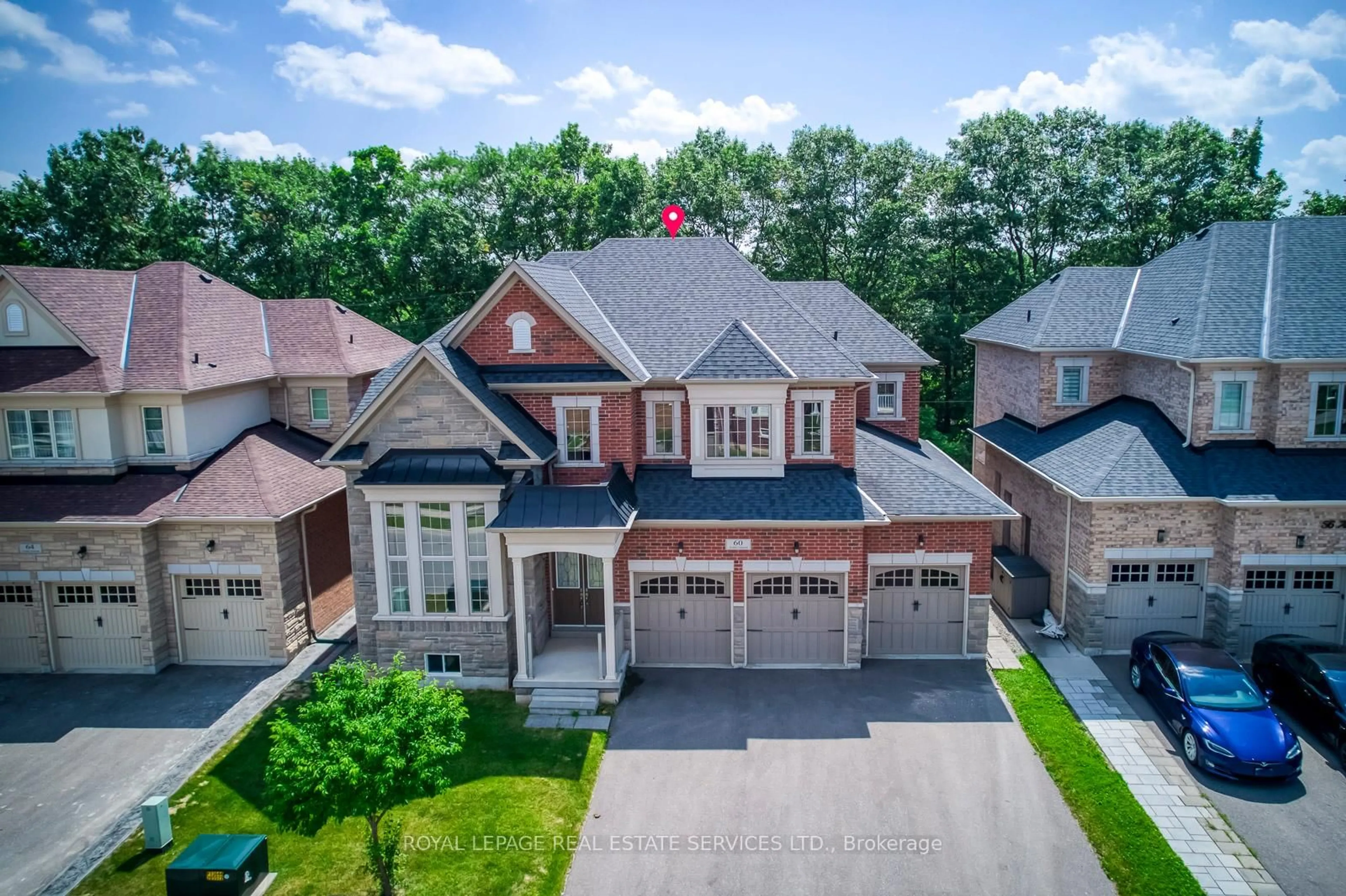 A pic from outside/outdoor area/front of a property/back of a property/a pic from drone, street for 60 Avanti Cres, Hamilton Ontario L8B 1W7