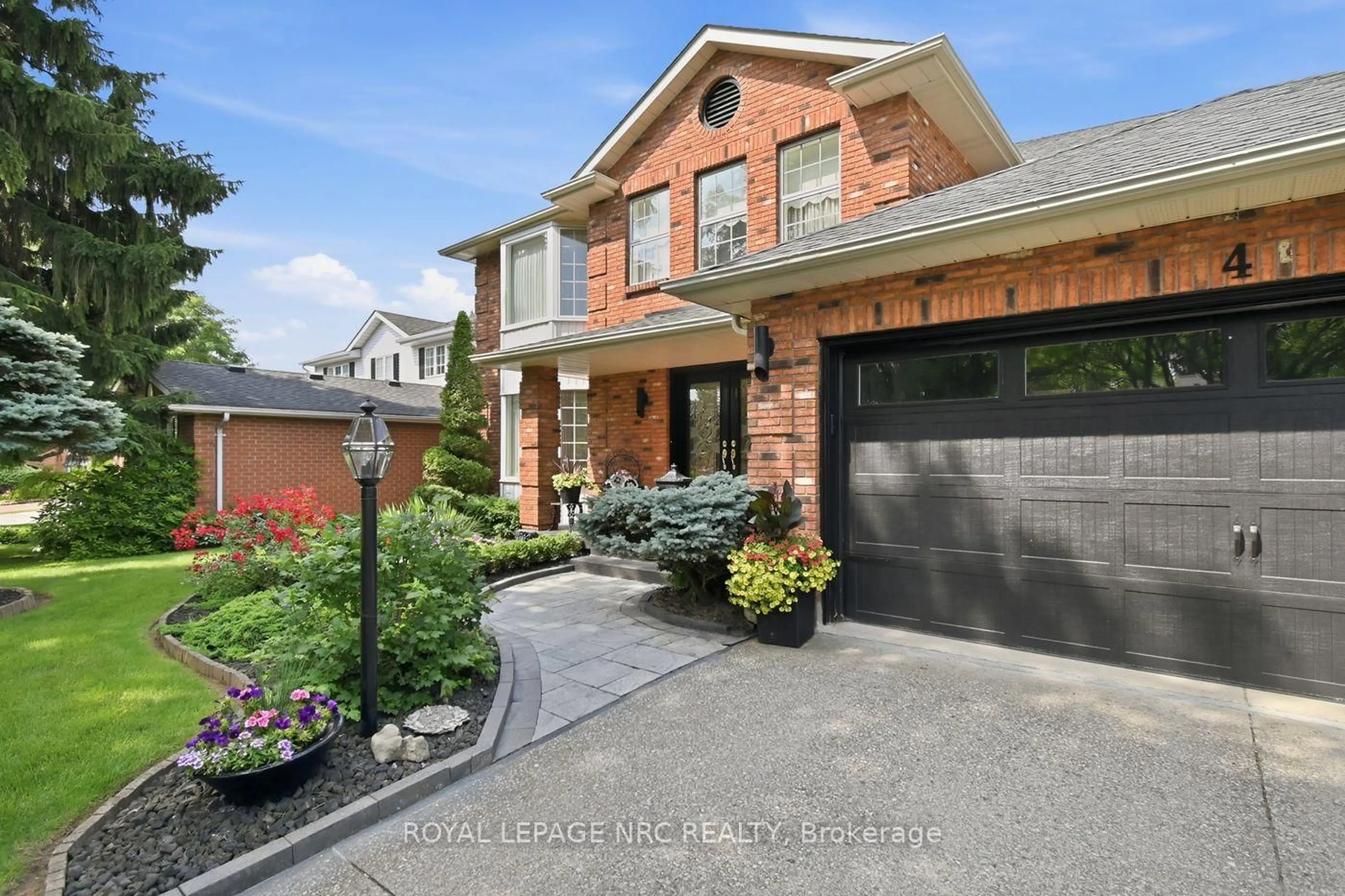 Home with brick exterior material, street for 4 Greenvale Crt, Pelham Ontario L0S 1E1