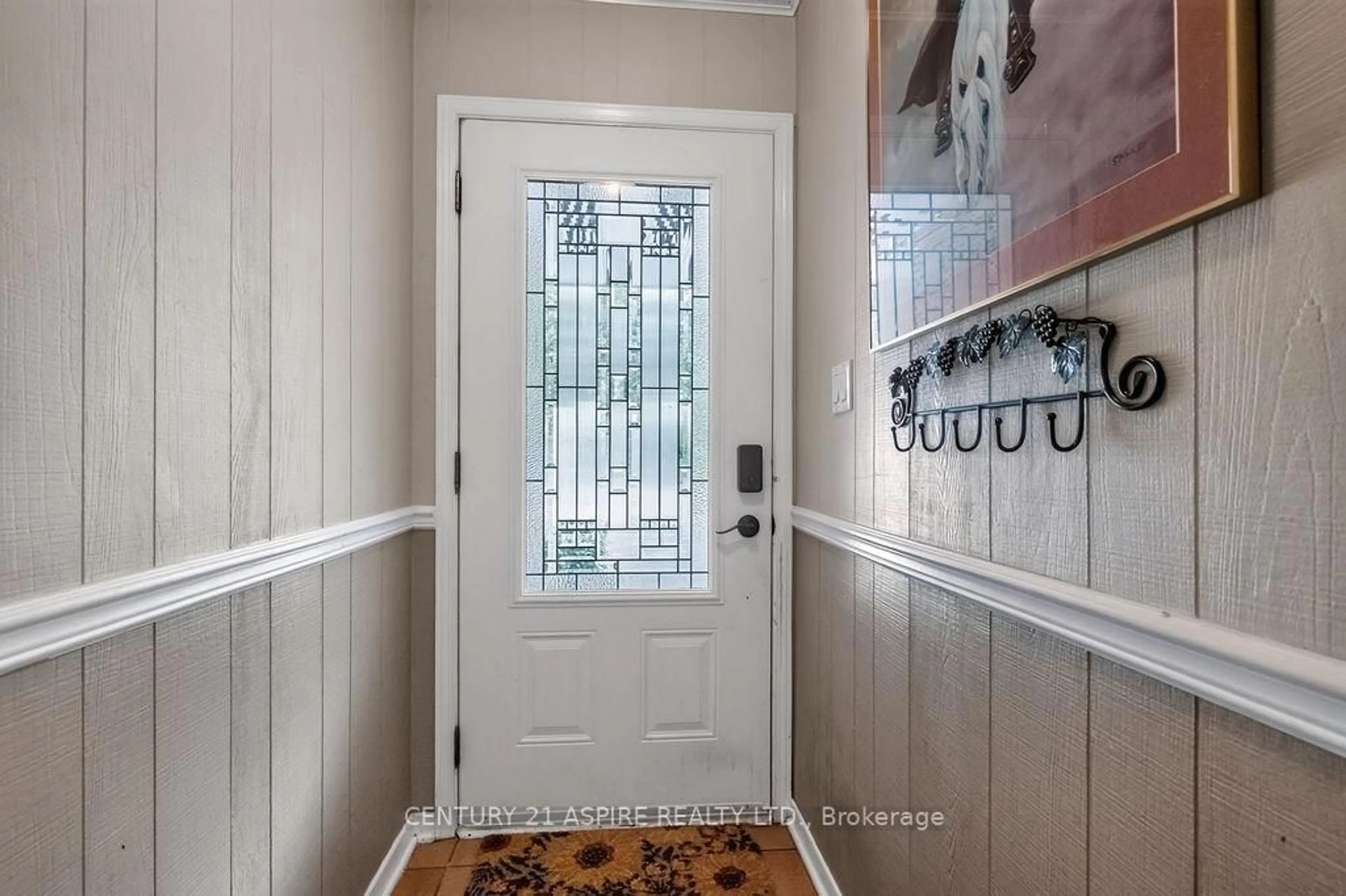 Indoor entryway for 324 Rantz Rd, Petawawa Ontario K8H 2W8