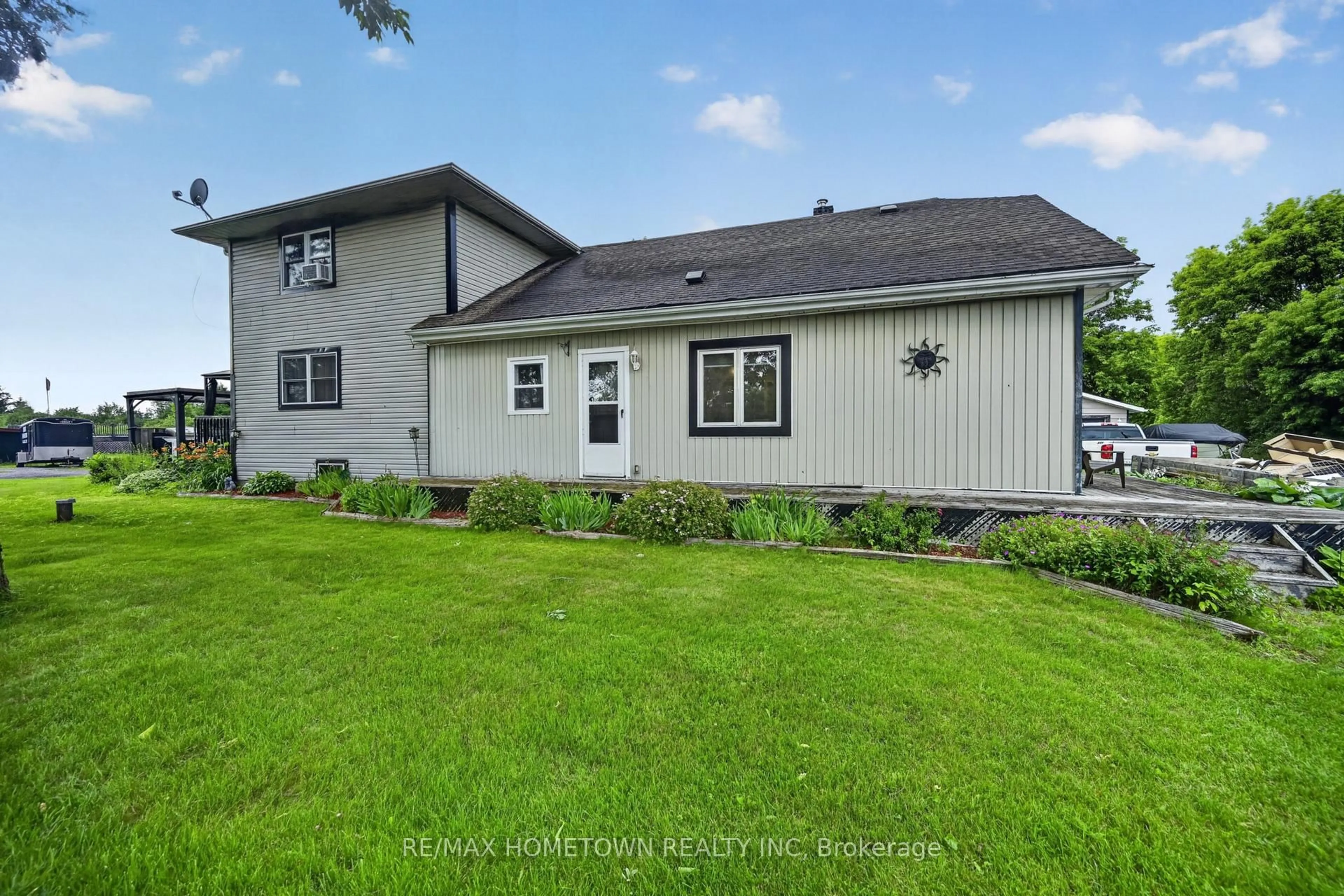 Home with vinyl exterior material, street for 9142 County Rd 6 Rd, Augusta Ontario K0G 1R0