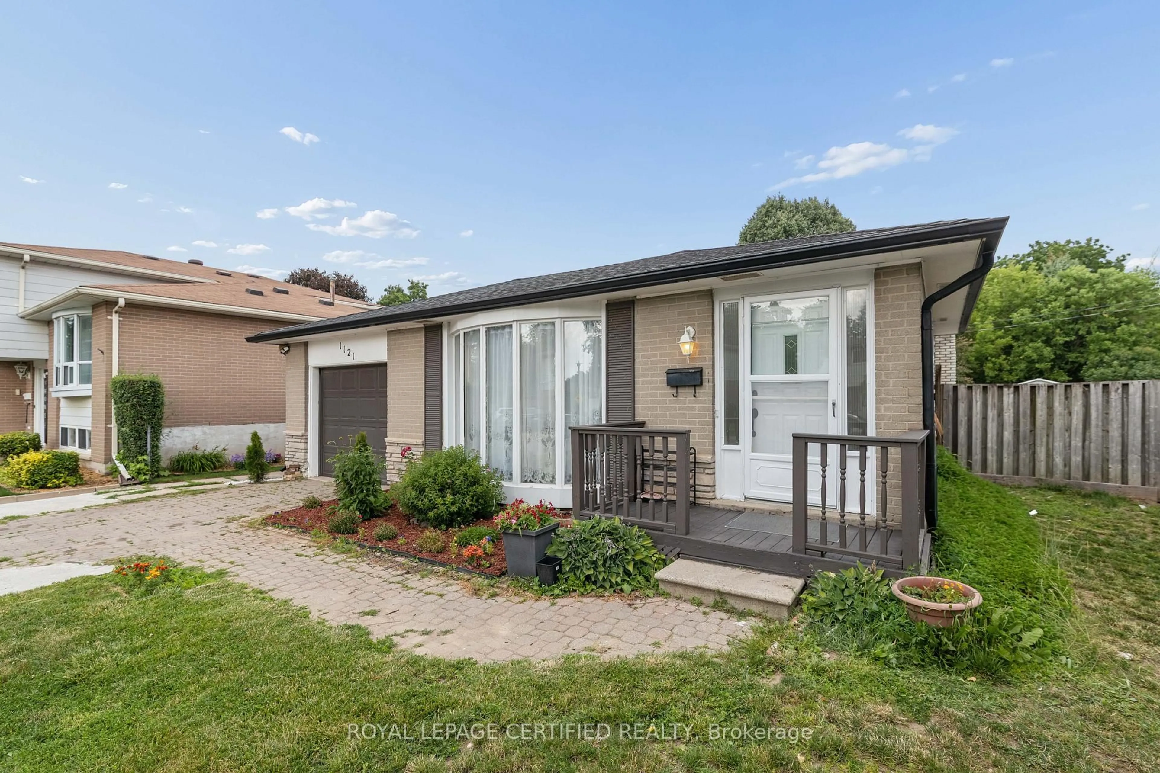 Home with brick exterior material, street for 1121 Valentine Dr, Cambridge Ontario N2H 2N9