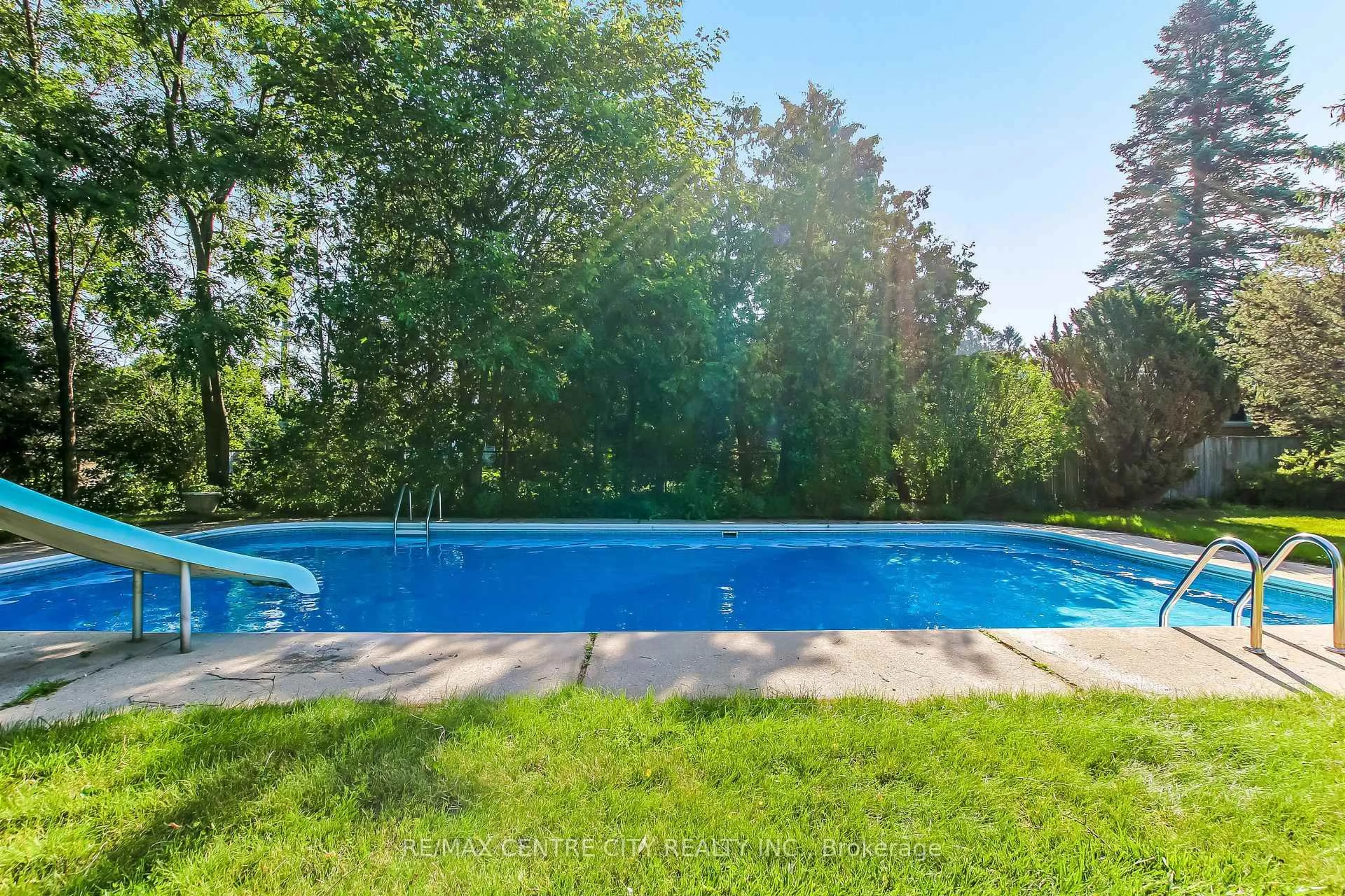 Pool for 776 Headley Dr, London North Ontario N6H 3V8