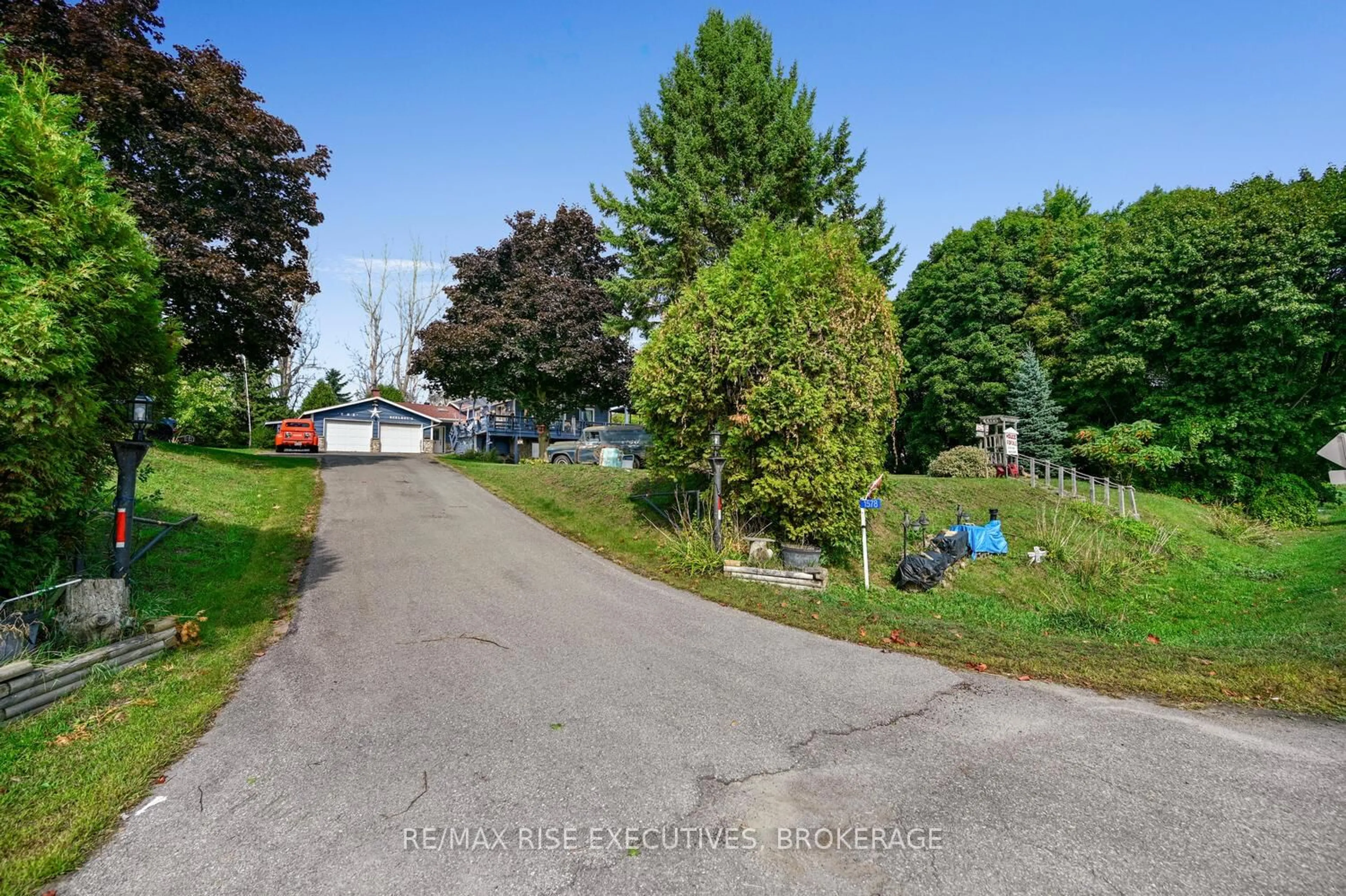 A pic from outside/outdoor area/front of a property/back of a property/a pic from drone, street for 1578 County Road 2, Augusta Ontario K0E 1T0