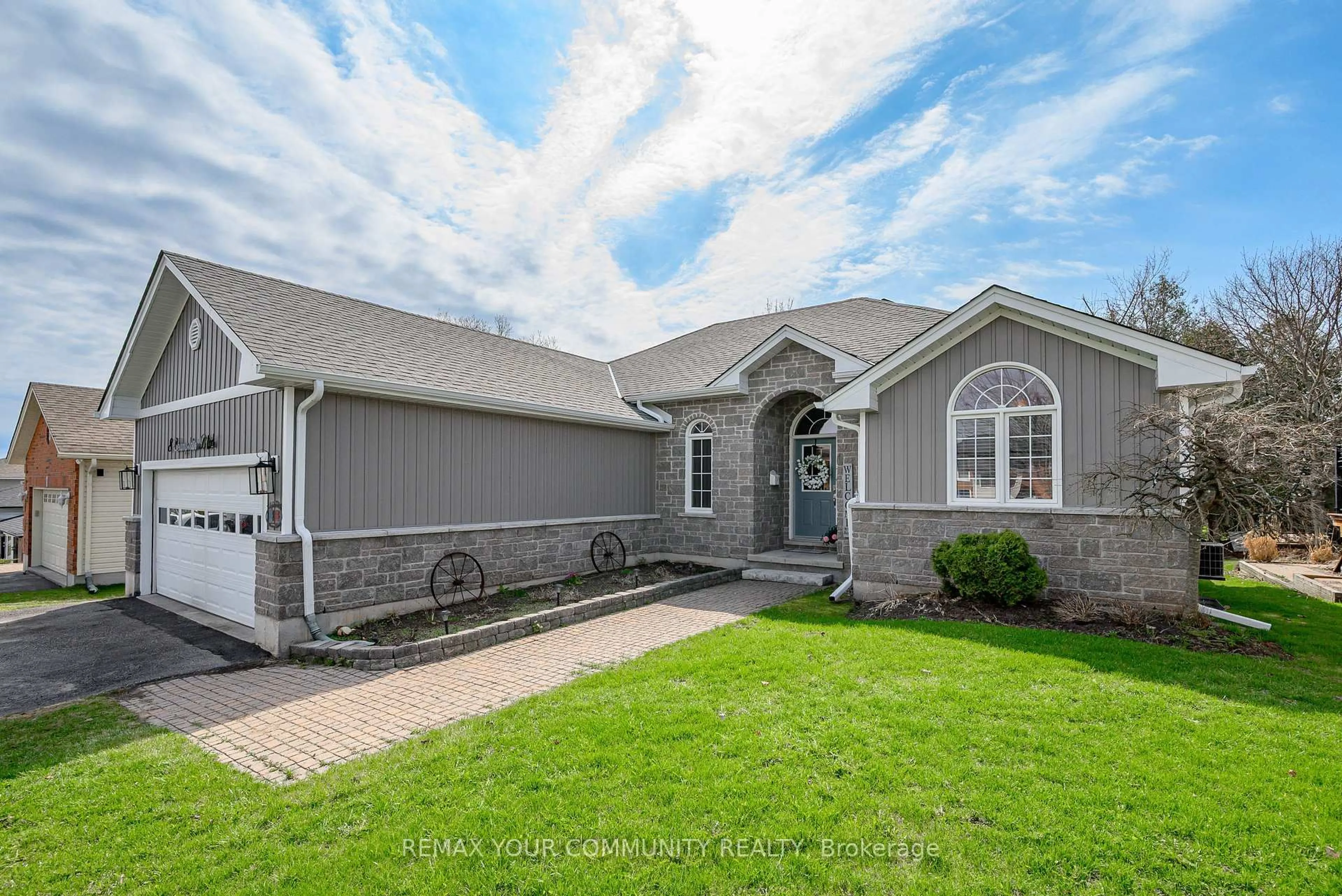 Home with vinyl exterior material, street for 8 Champlain Blvd, Kawartha Lakes Ontario K9V 0H9