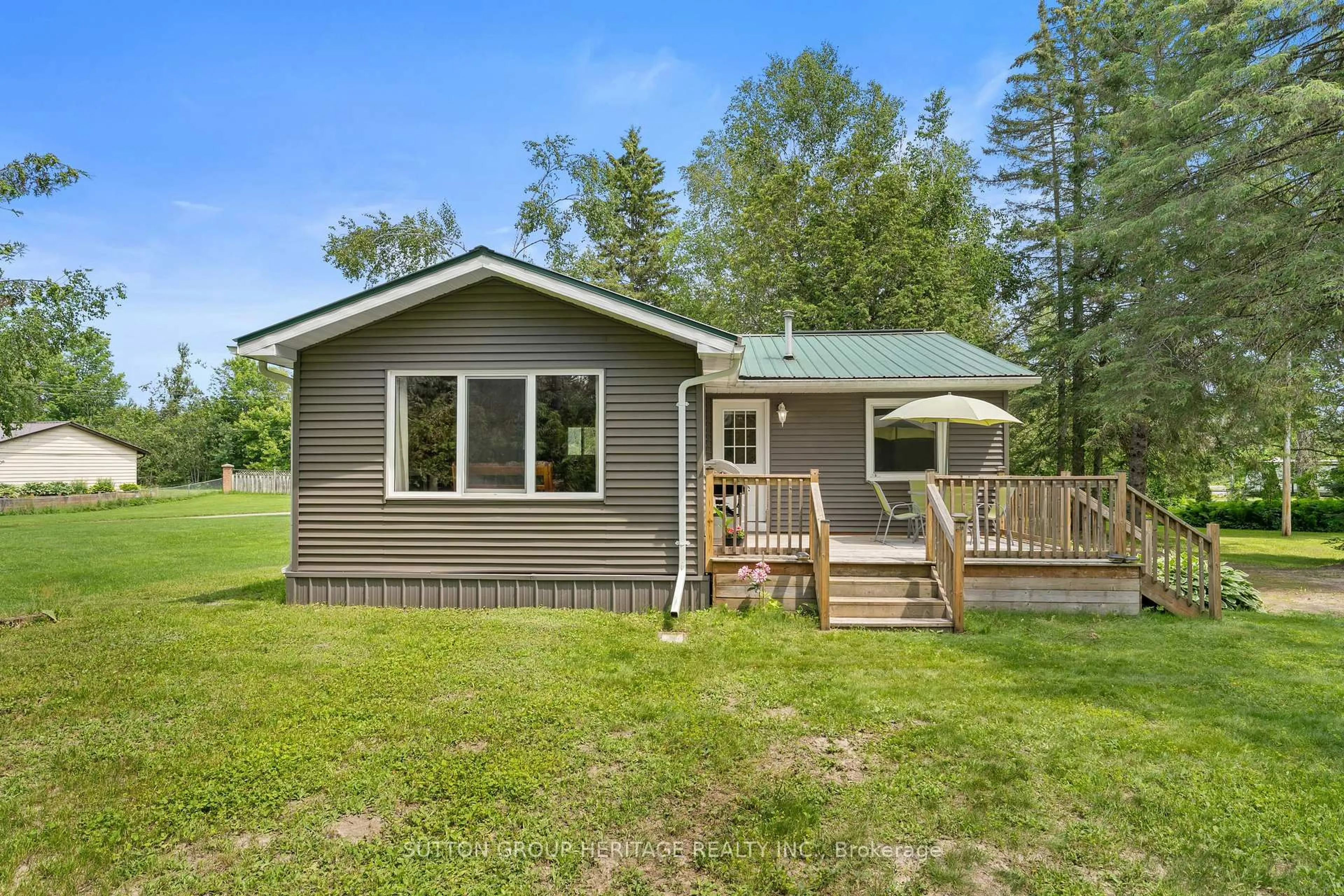 Home with vinyl exterior material, unknown for 11 Crooked Crt, Kawartha Lakes Ontario K0M 1C0