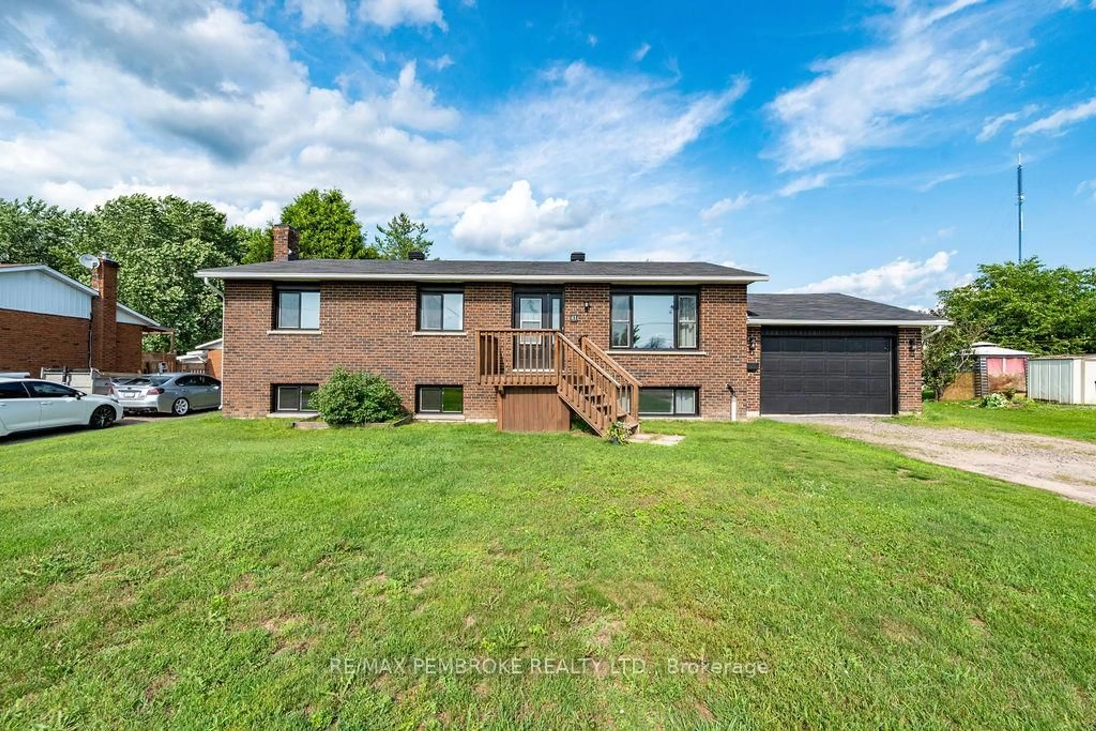 Home with brick exterior material, unknown for 41 Meadowbrook Dr, Pembroke Ontario K8A 7C2
