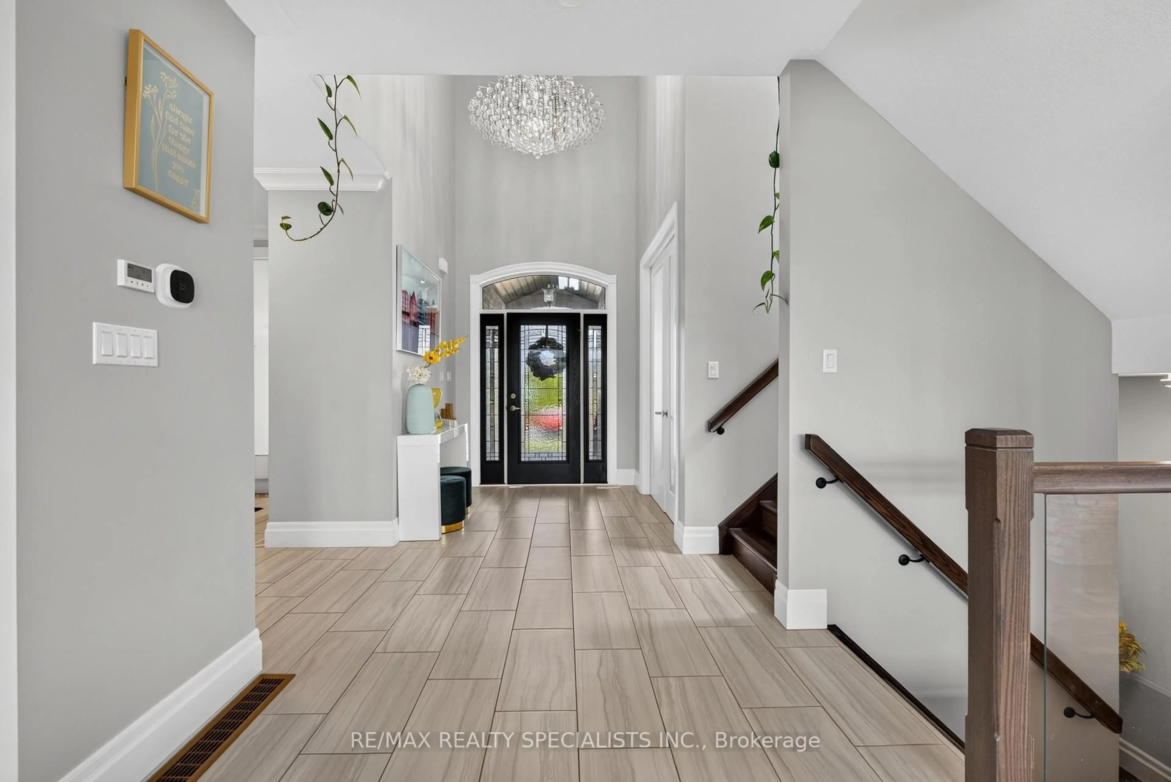 Indoor entryway for 41 Talbot Grove Lane, Southwold Ontario N5P 3T2