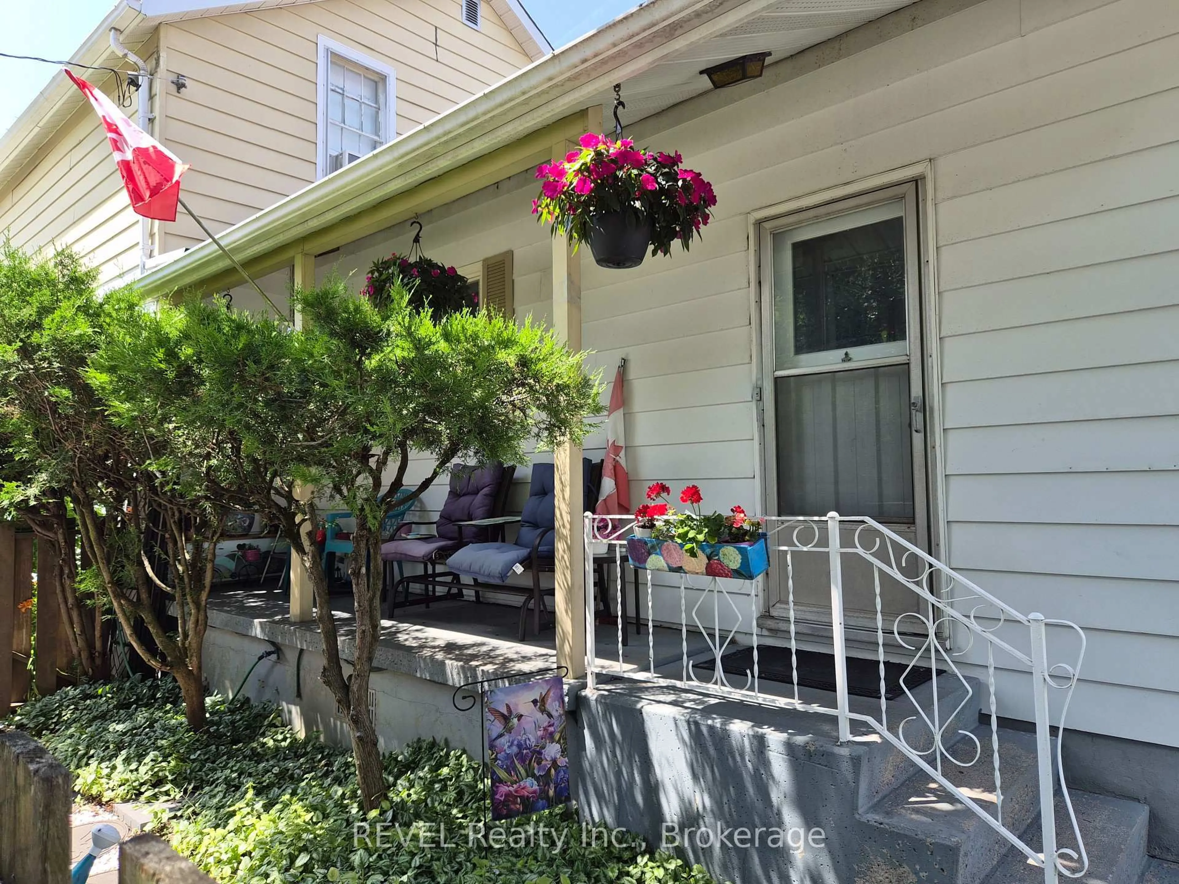 Unknown for 10 Wiley St, St. Catharines Ontario L2R 4E5