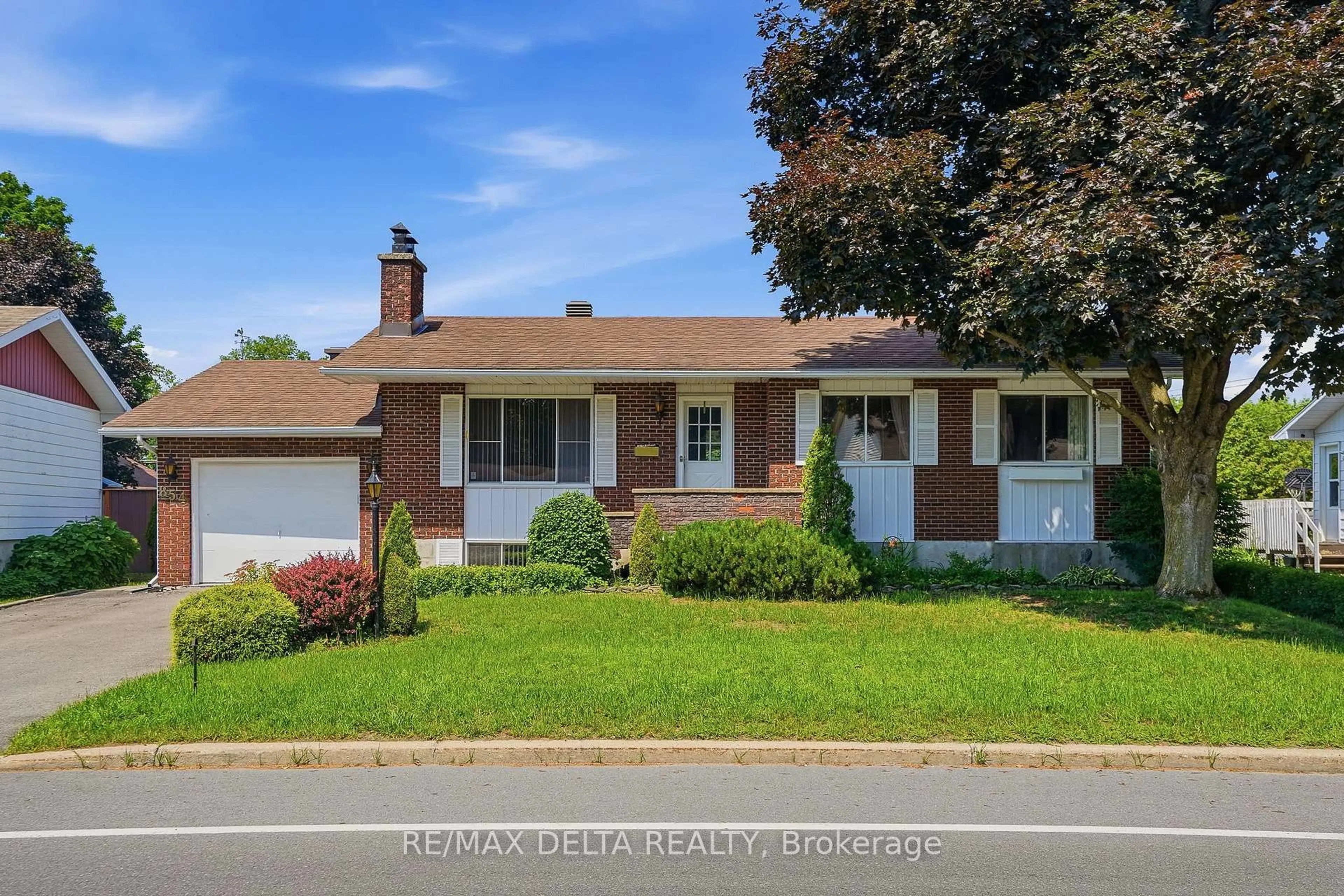 Home with brick exterior material, street for 854 Edmond St, Hawkesbury Ontario K6A 3E3
