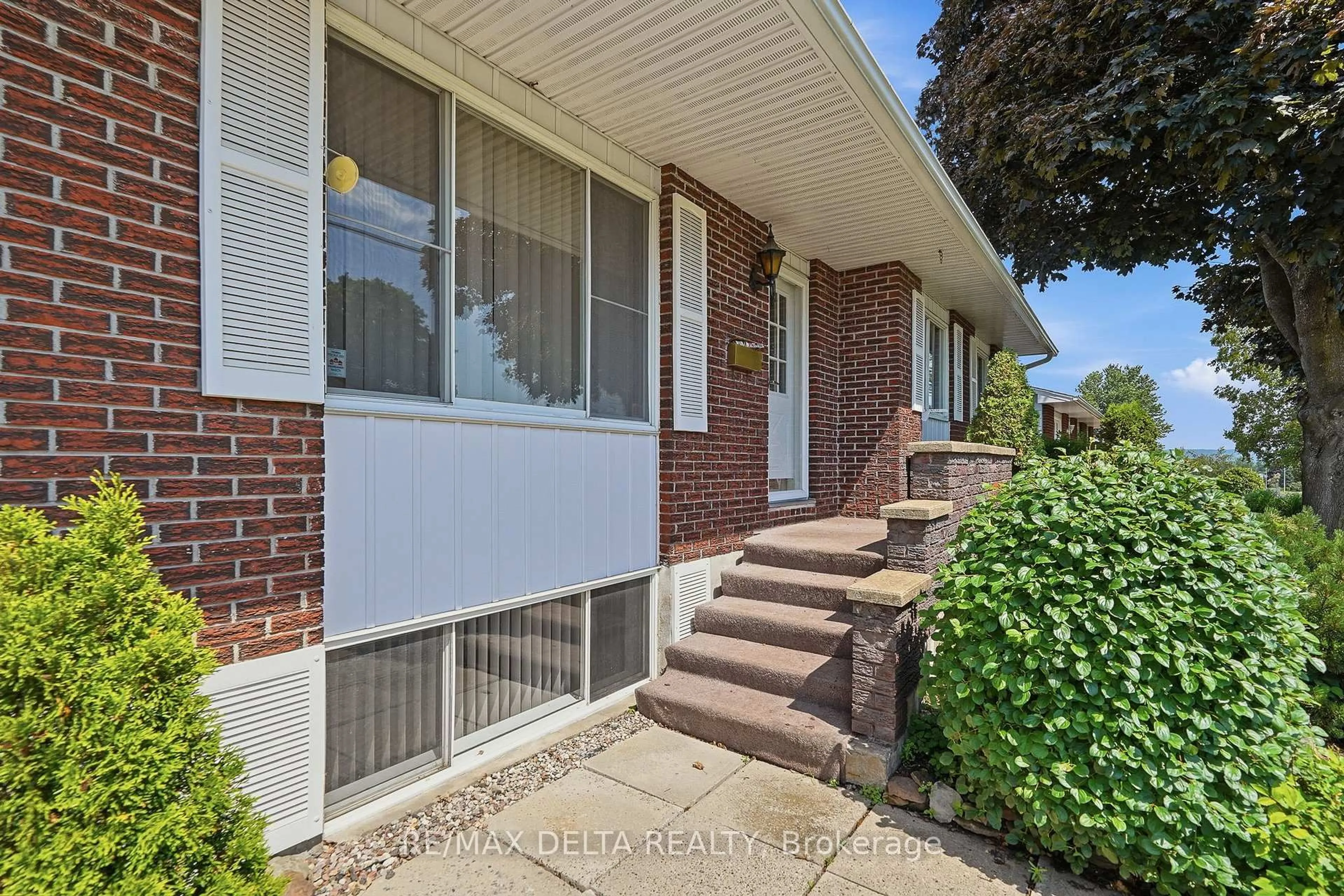 Home with brick exterior material, street for 854 Edmond St, Hawkesbury Ontario K6A 3E3