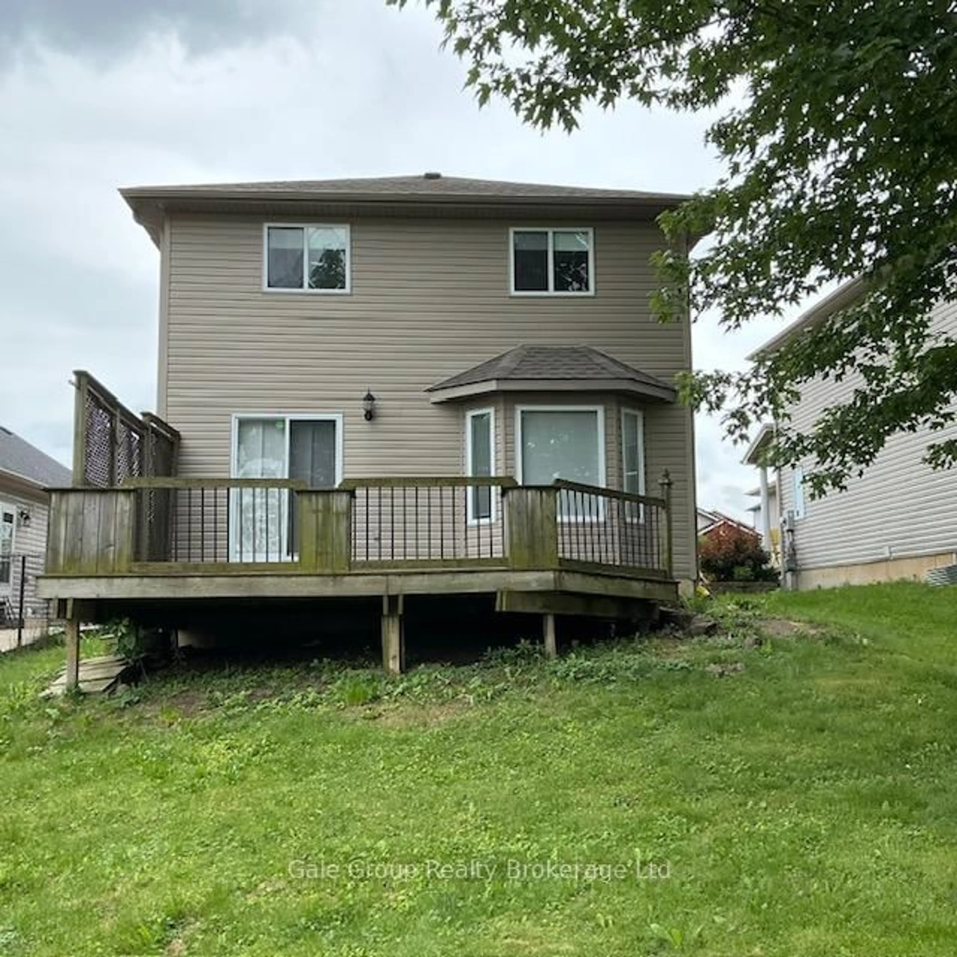 Home with vinyl exterior material, unknown for 61 Kerr Cres, Ingersoll Ontario N5C 4H1