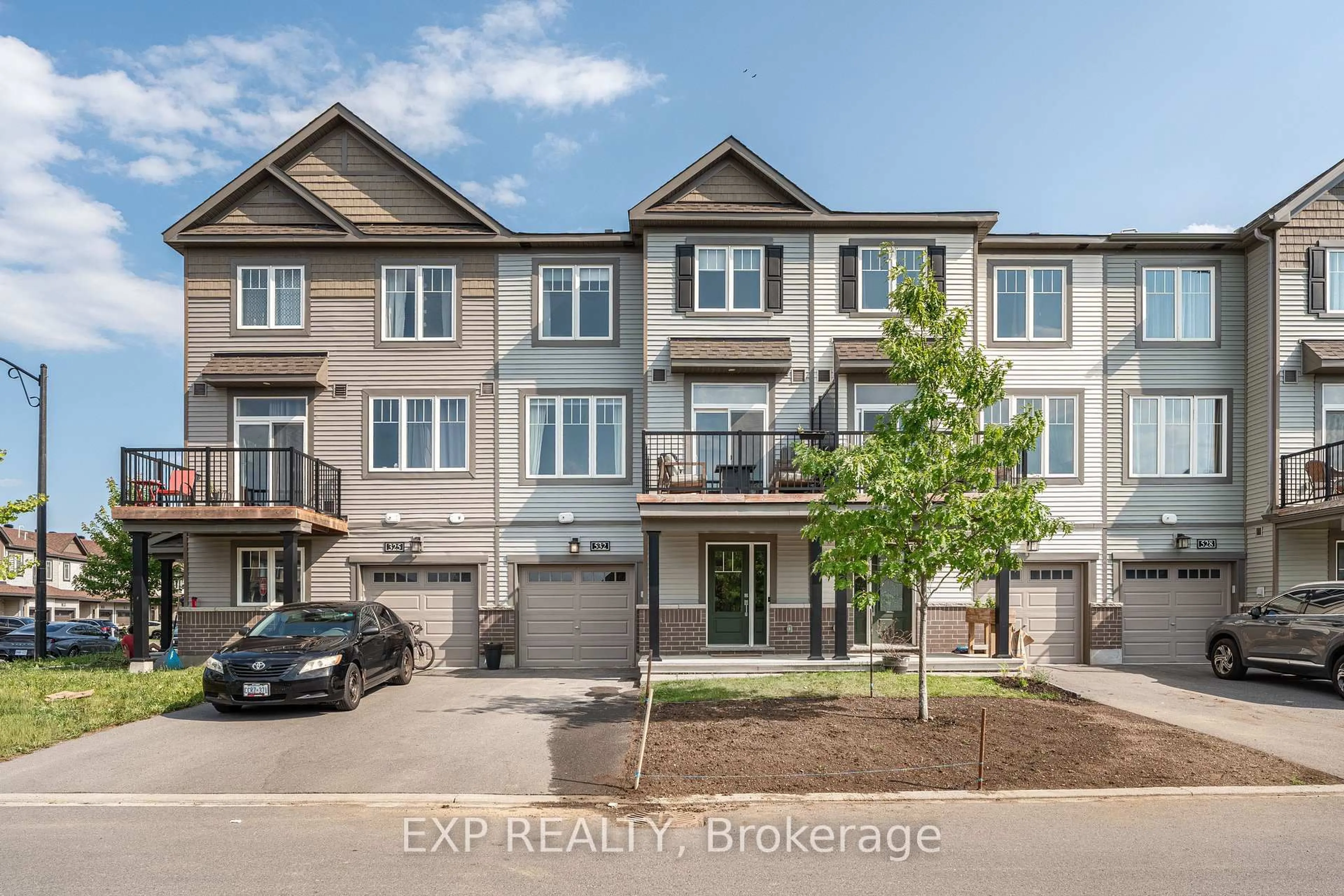 A pic from outside/outdoor area/front of a property/back of a property/a pic from drone, street for 532 Aglish Mews, Ottawa Ontario K2J 6Y2