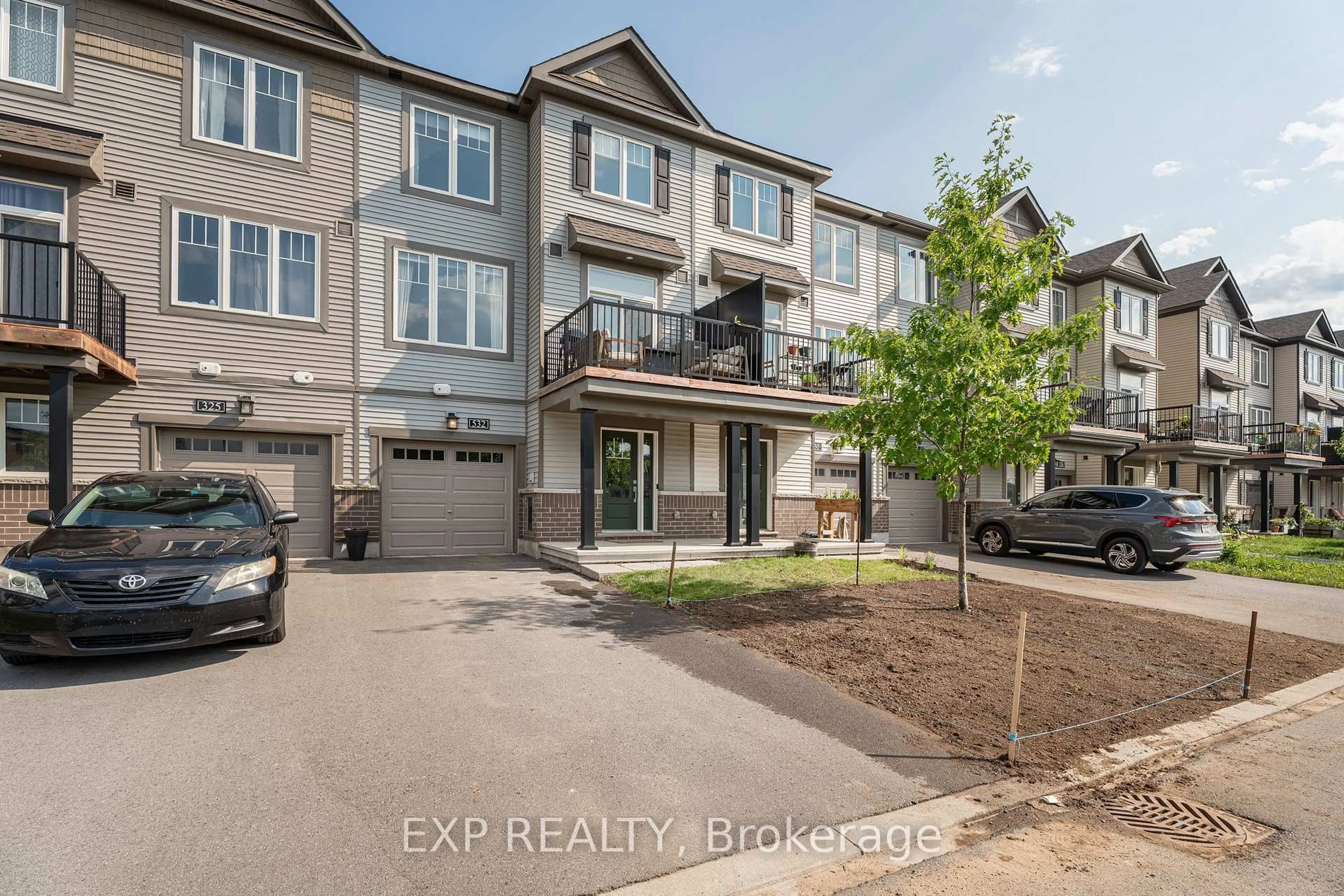 A pic from outside/outdoor area/front of a property/back of a property/a pic from drone, street for 532 Aglish Mews, Ottawa Ontario K2J 6Y2