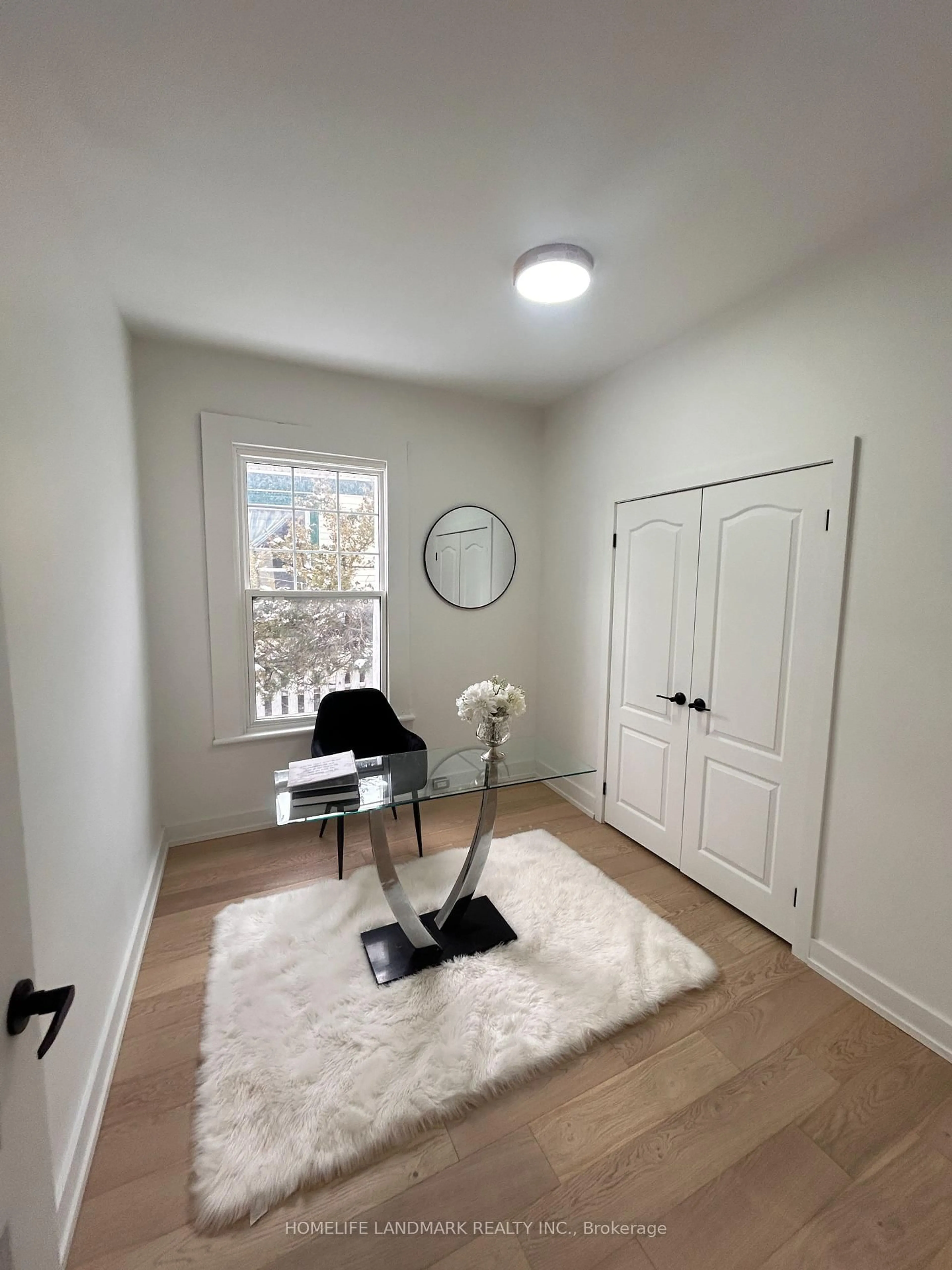 A pic of a room for 130 Langarth St, London South Ontario N6C 1Z5