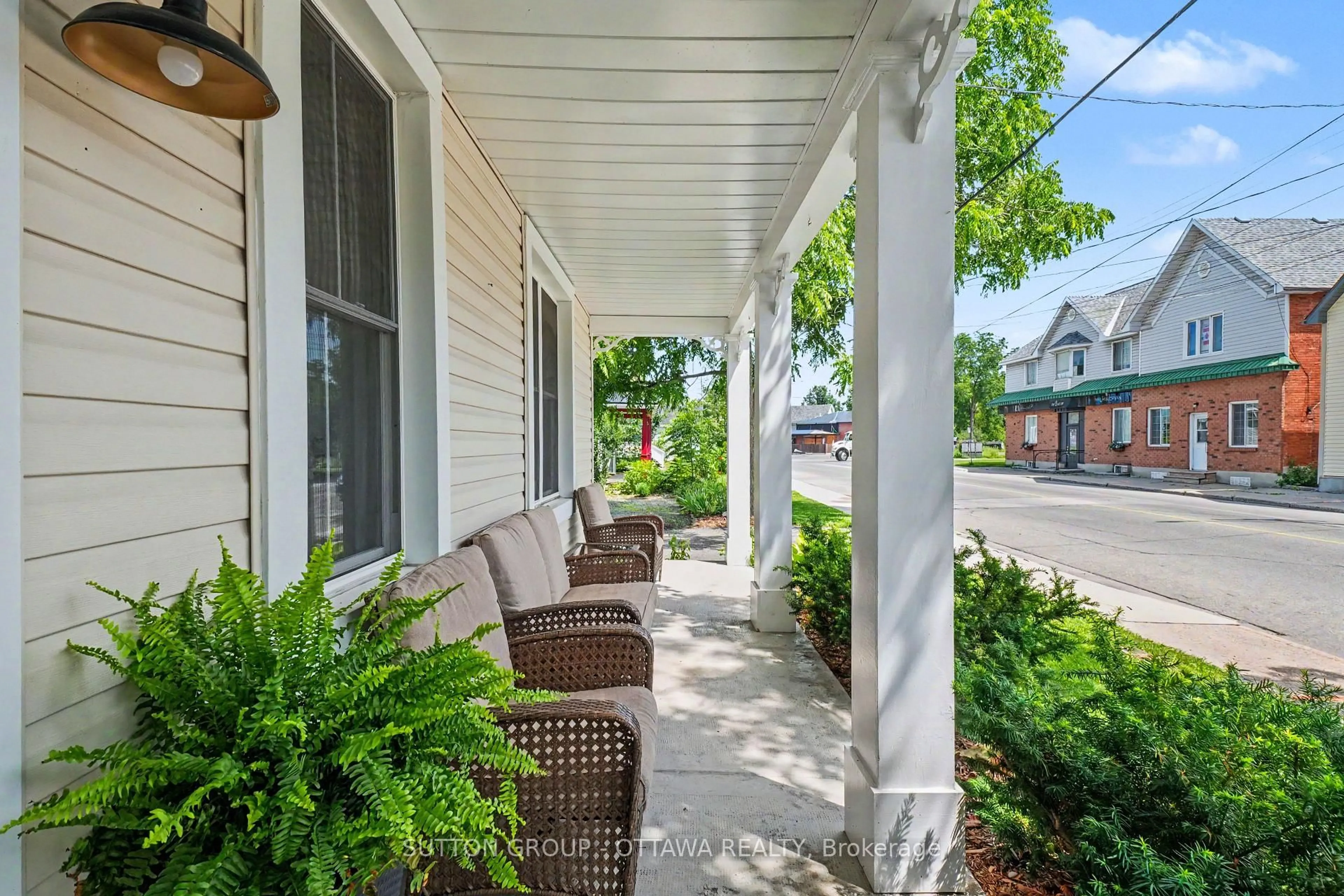 Patio, street for 132 Queen St, Almonte Ontario K0A 1A0