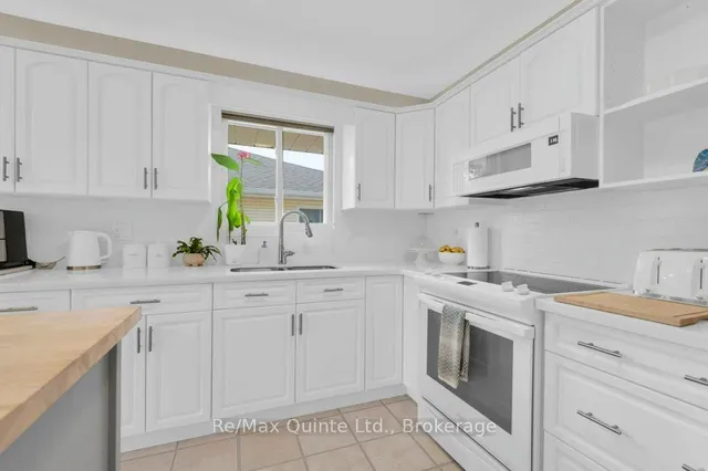 2 Heritage Dr, Prince Edward County 5