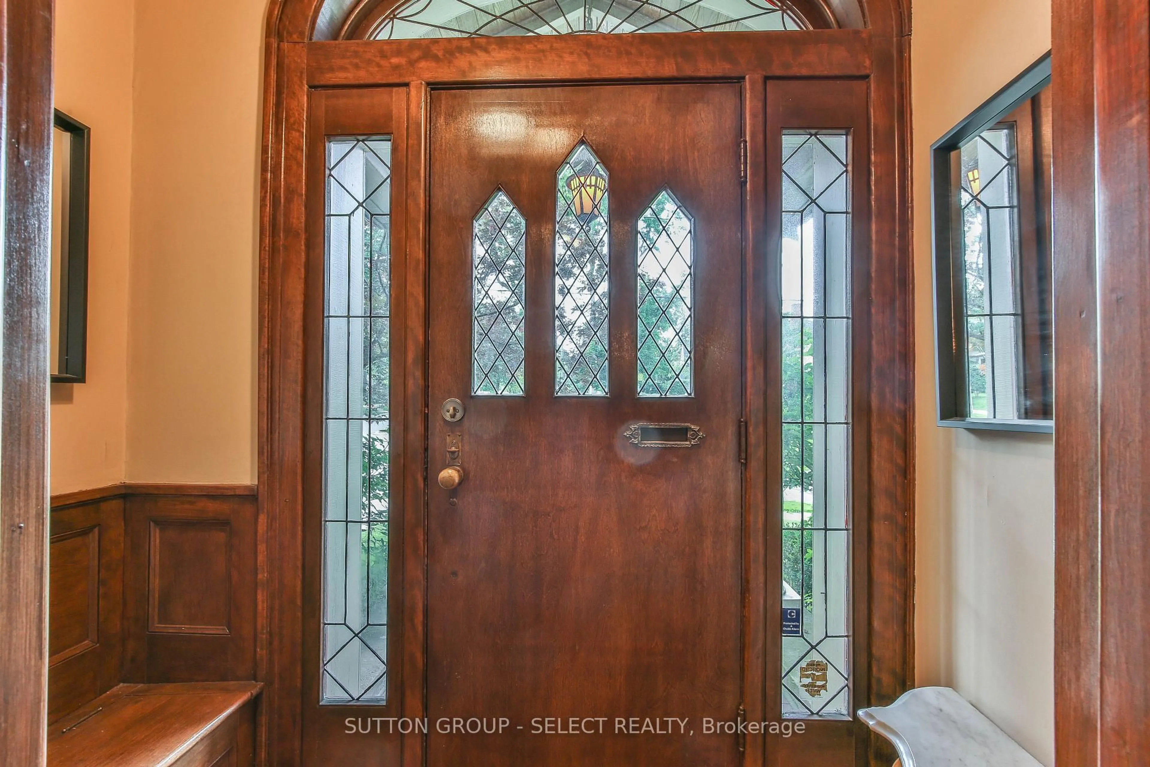 Indoor entryway for 272 Huron St, London East Ontario N6A 2J9