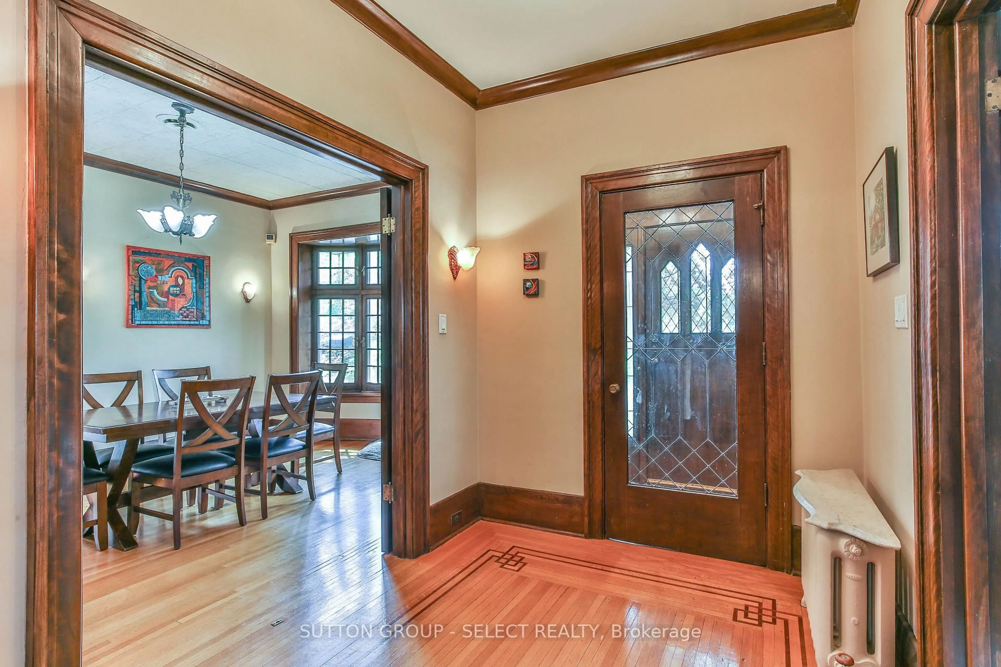 Indoor foyer for 272 Huron St, London East Ontario N6A 2J9