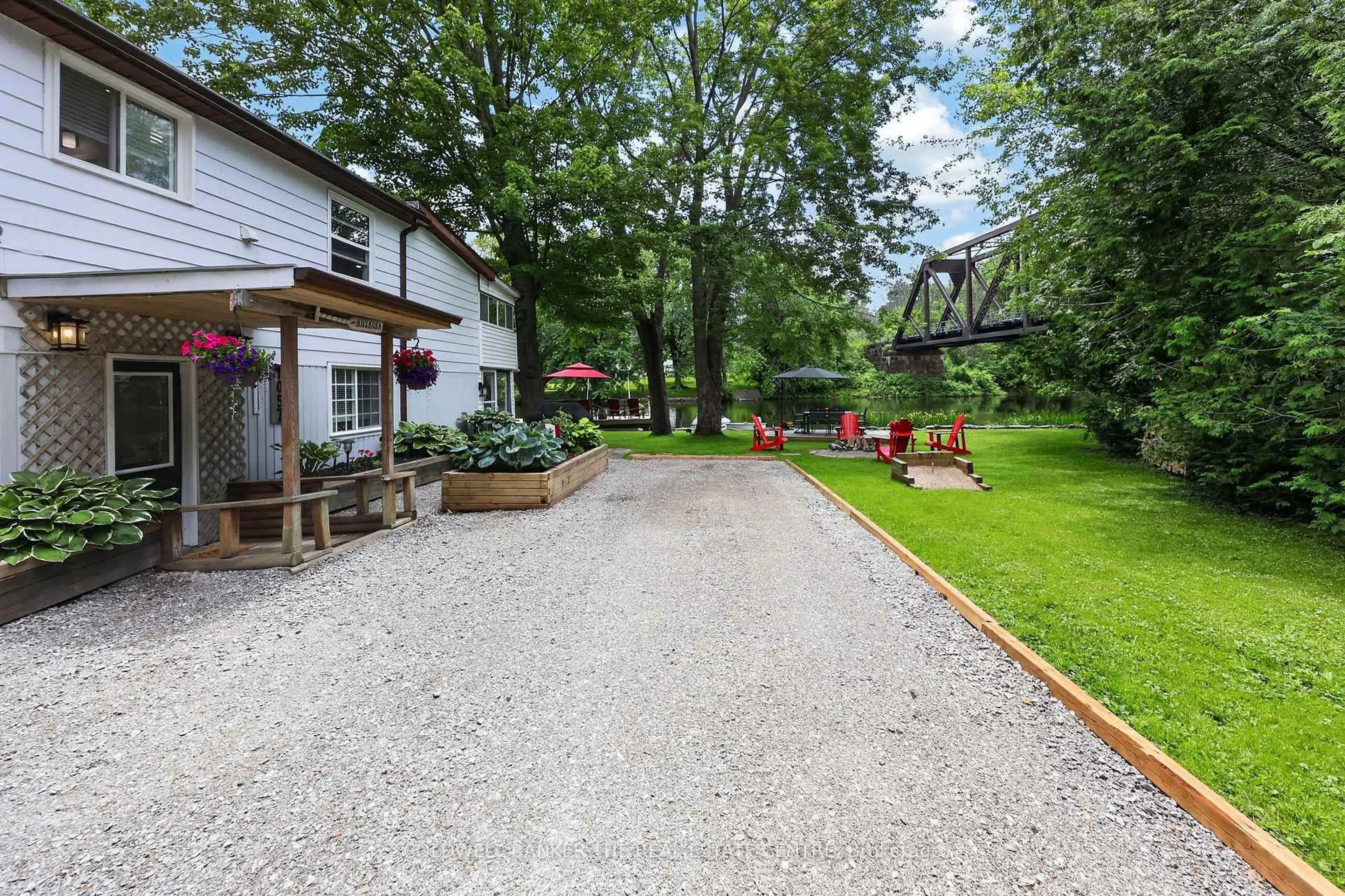 Patio, street for 1057 Severn River Rd, Gravenhurst Ontario P0E 1N0
