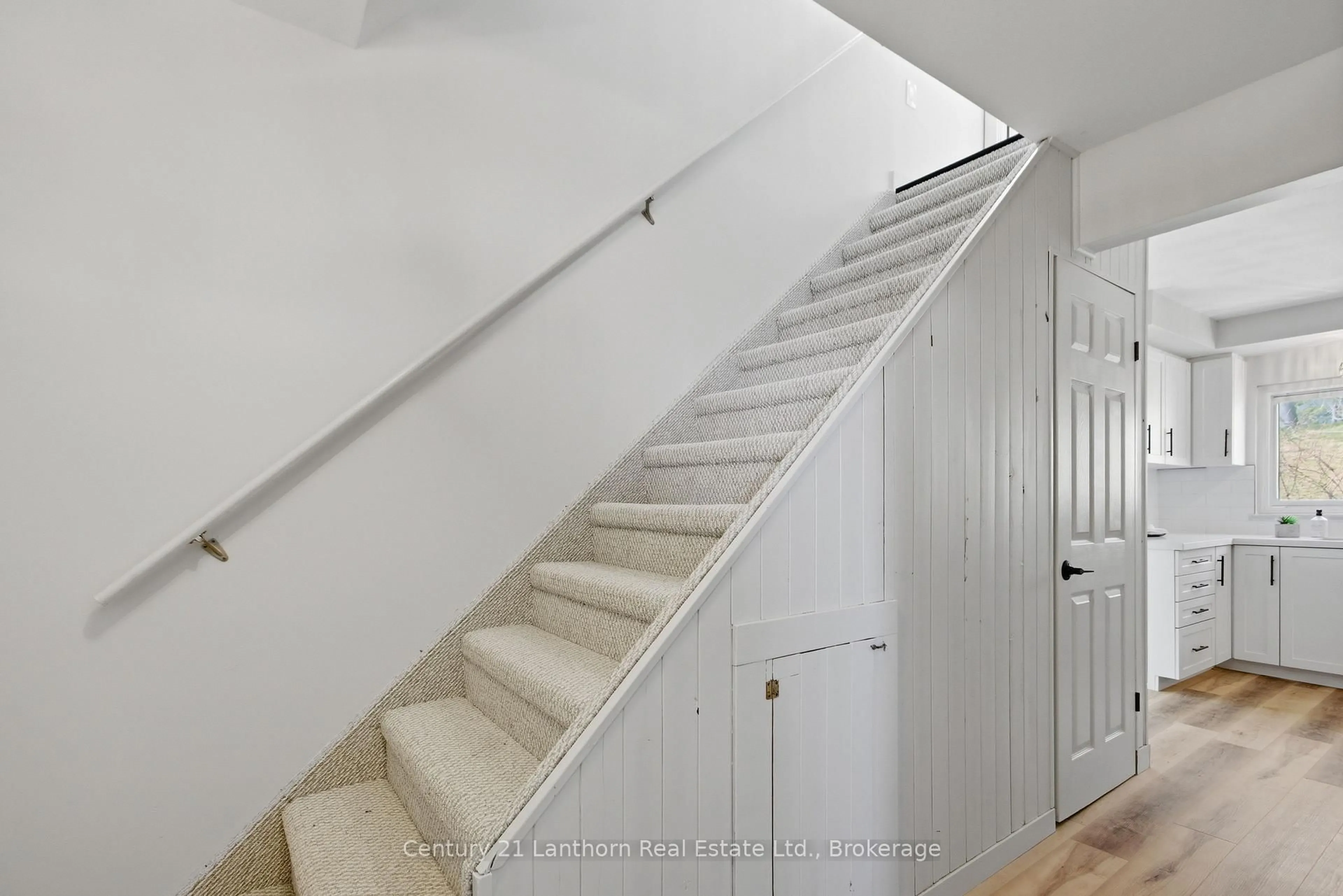Stairs for 48 Wallbridge Cres, Belleville Ontario K8P 1Z4