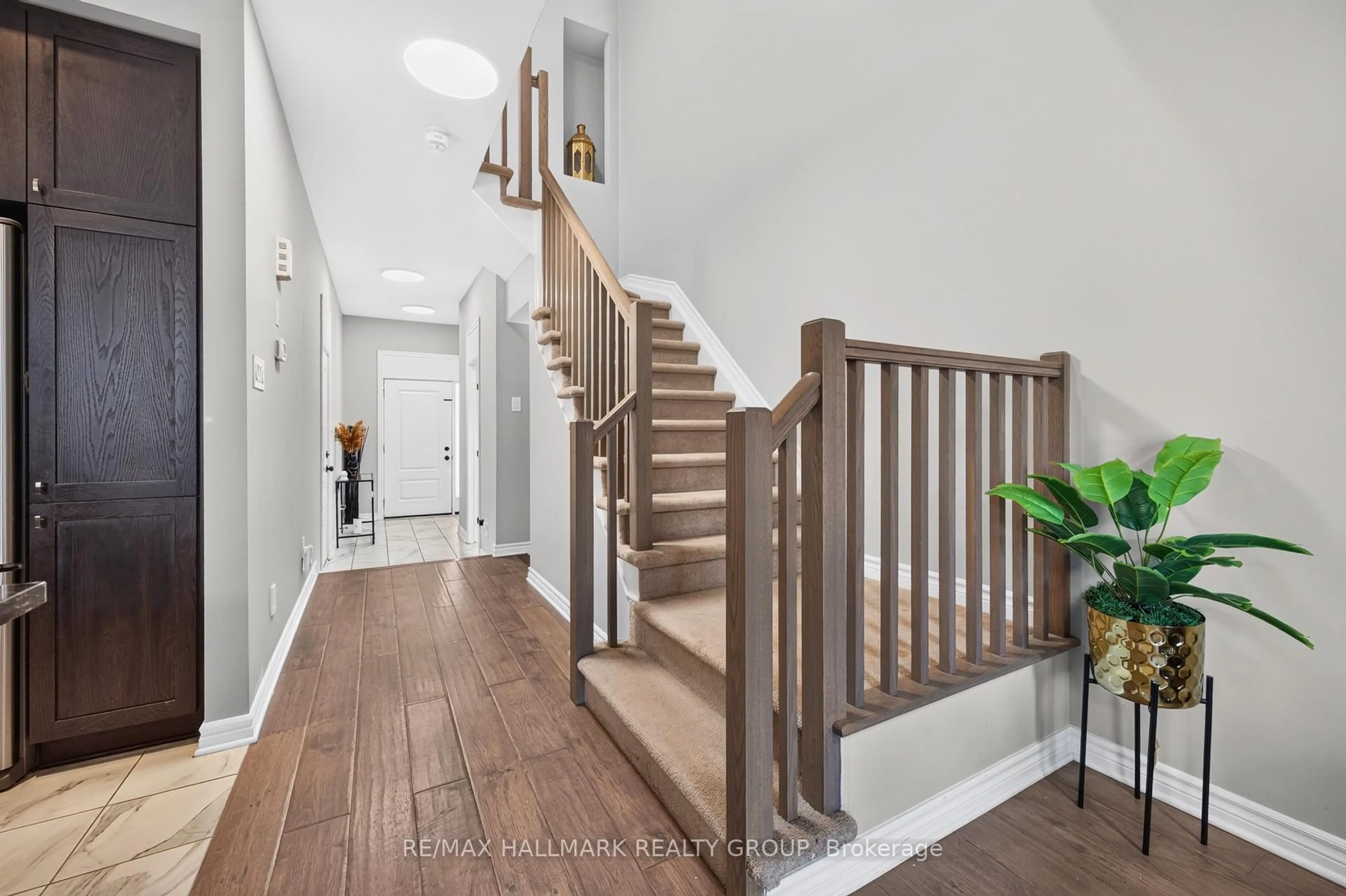 Stairs for 335 Alasken Dr, Ottawa Ontario K1T 0M4