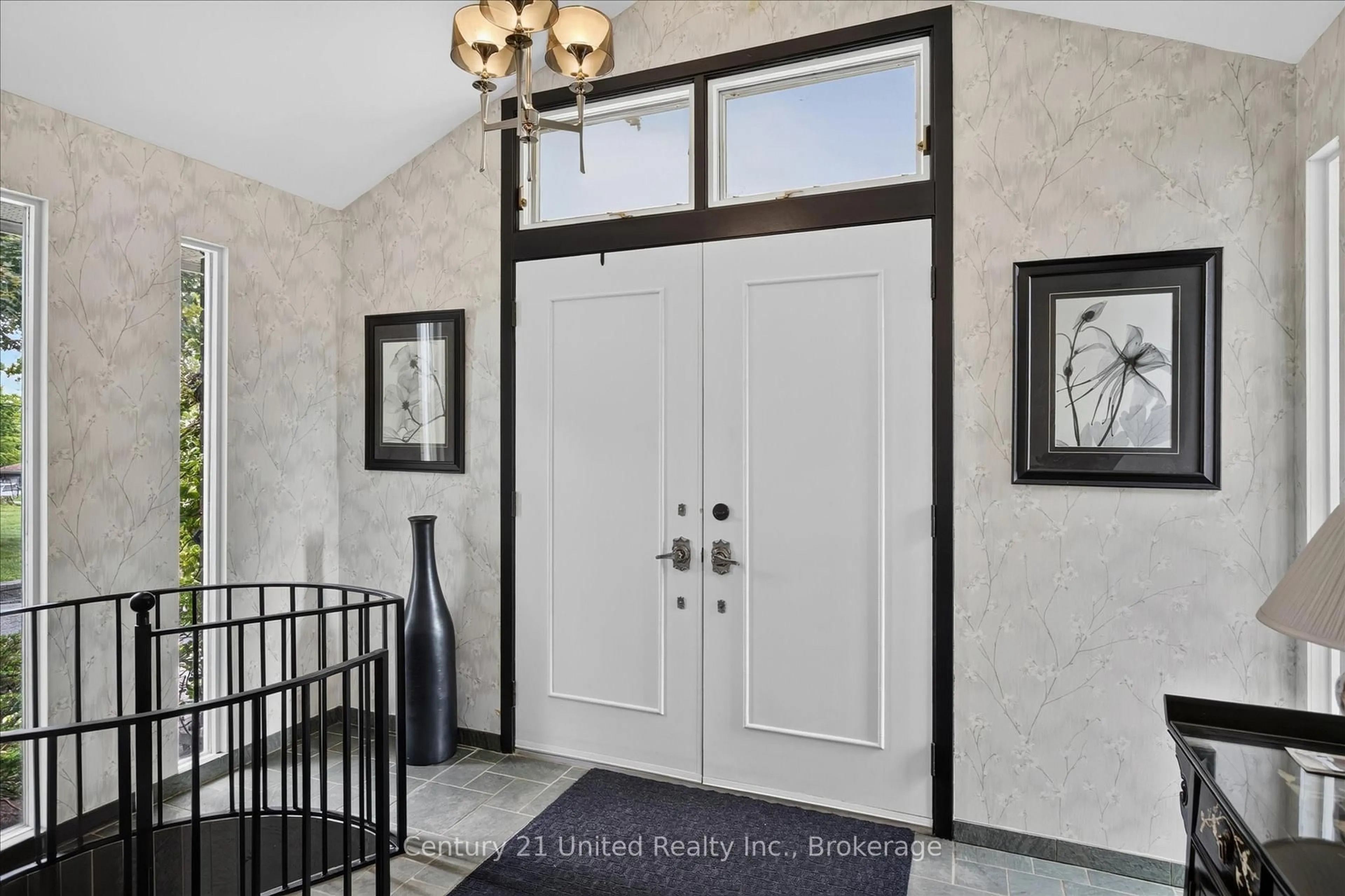 Indoor entryway for 130 Earlwood Dr, Peterborough Ontario K9J 6B6