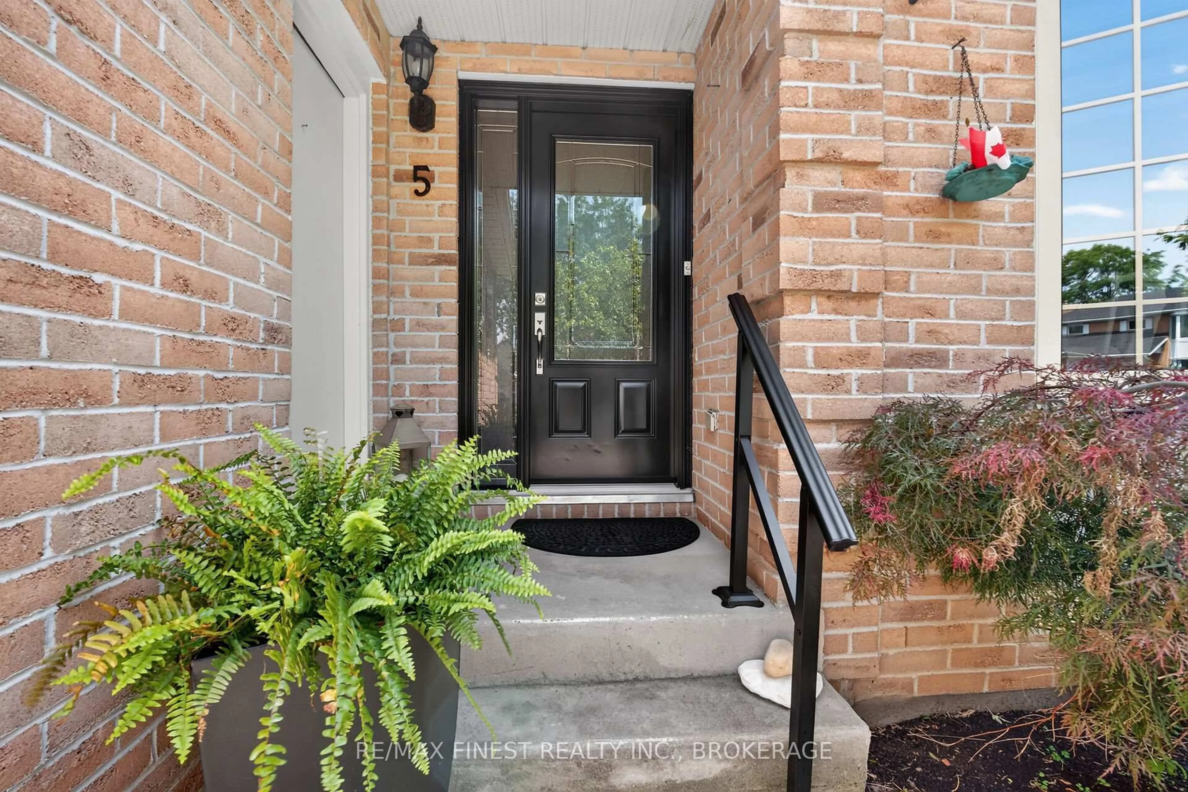 Indoor entryway for 5 Buckingham Crt #19, Kingston Ontario K7K 6V8