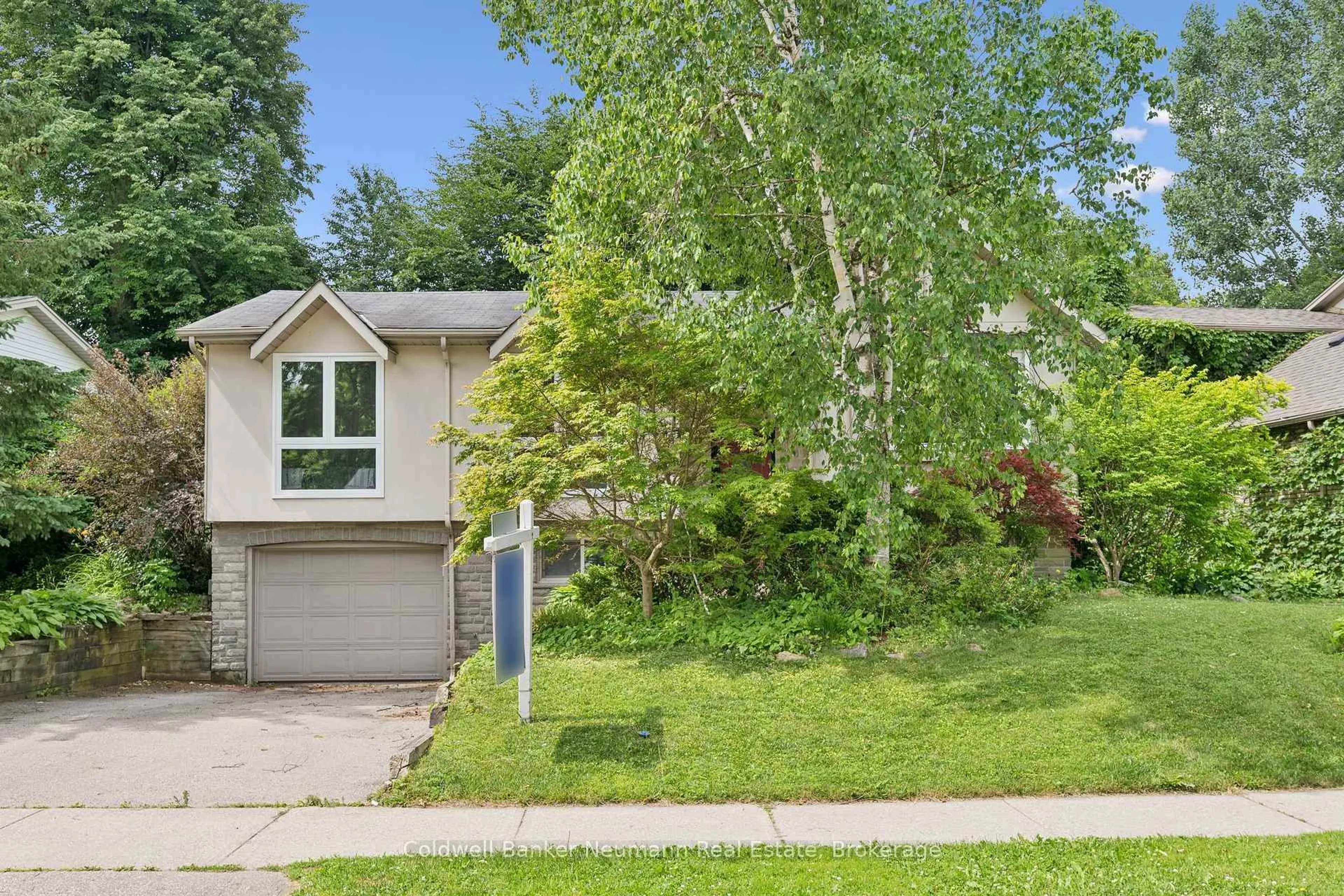 Home with vinyl exterior material, street for 18 Gateway Dr, Guelph Ontario N1H 6W8