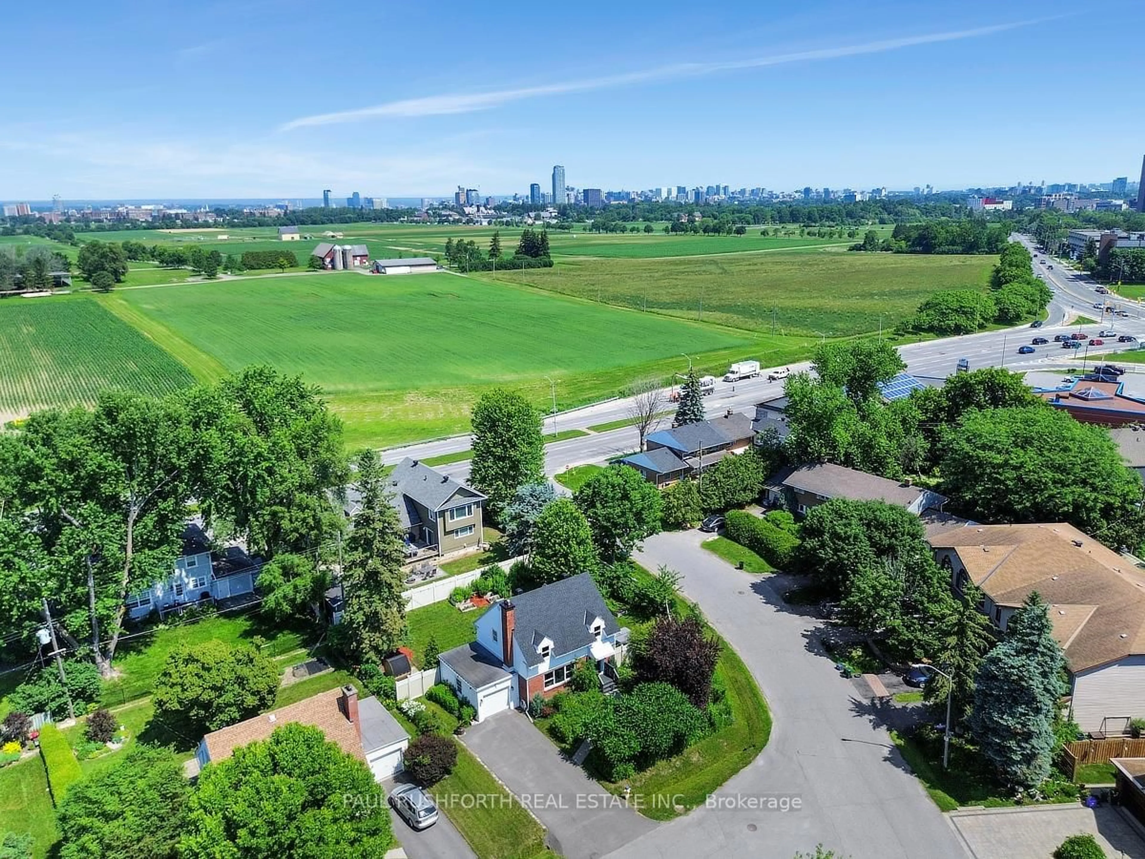 A pic from outside/outdoor area/front of a property/back of a property/a pic from drone, unknown for 143 Wilshire Ave, Ottawa Ontario K2C 0E6