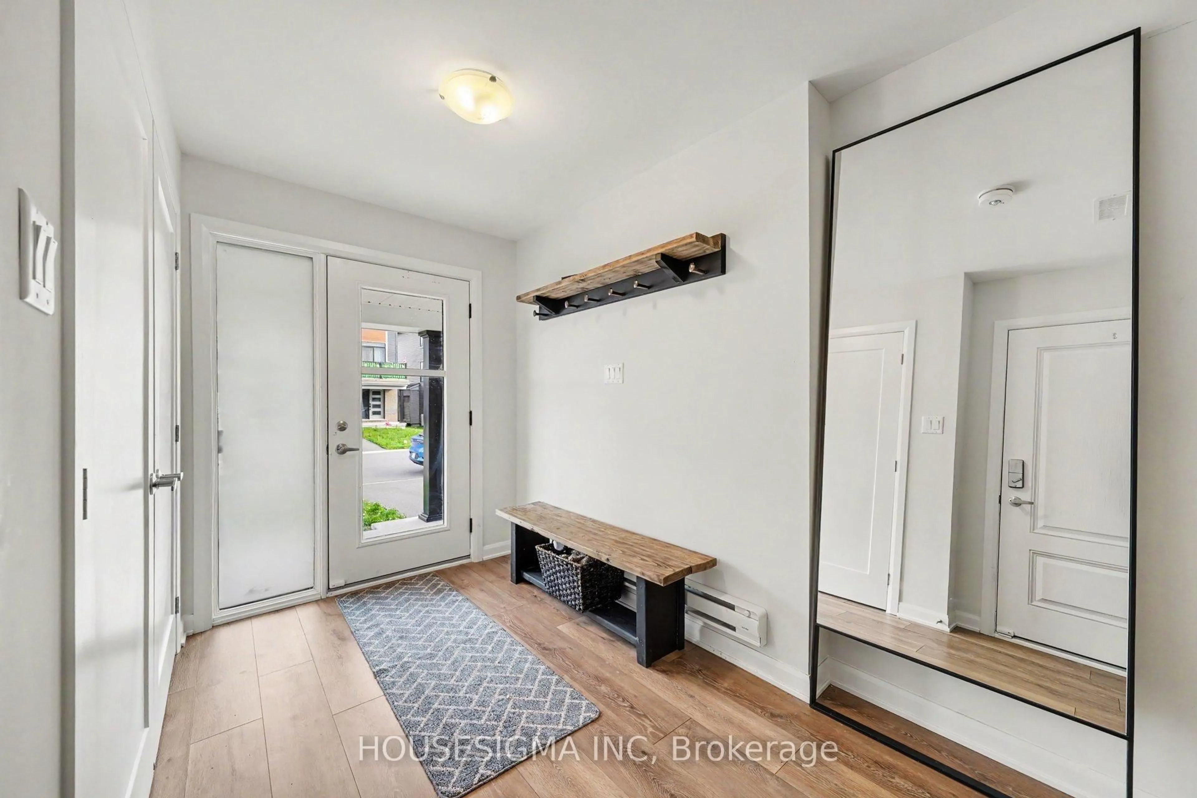 Indoor entryway for 315 Raheen Crt, Ottawa Ontario K2J 7C1