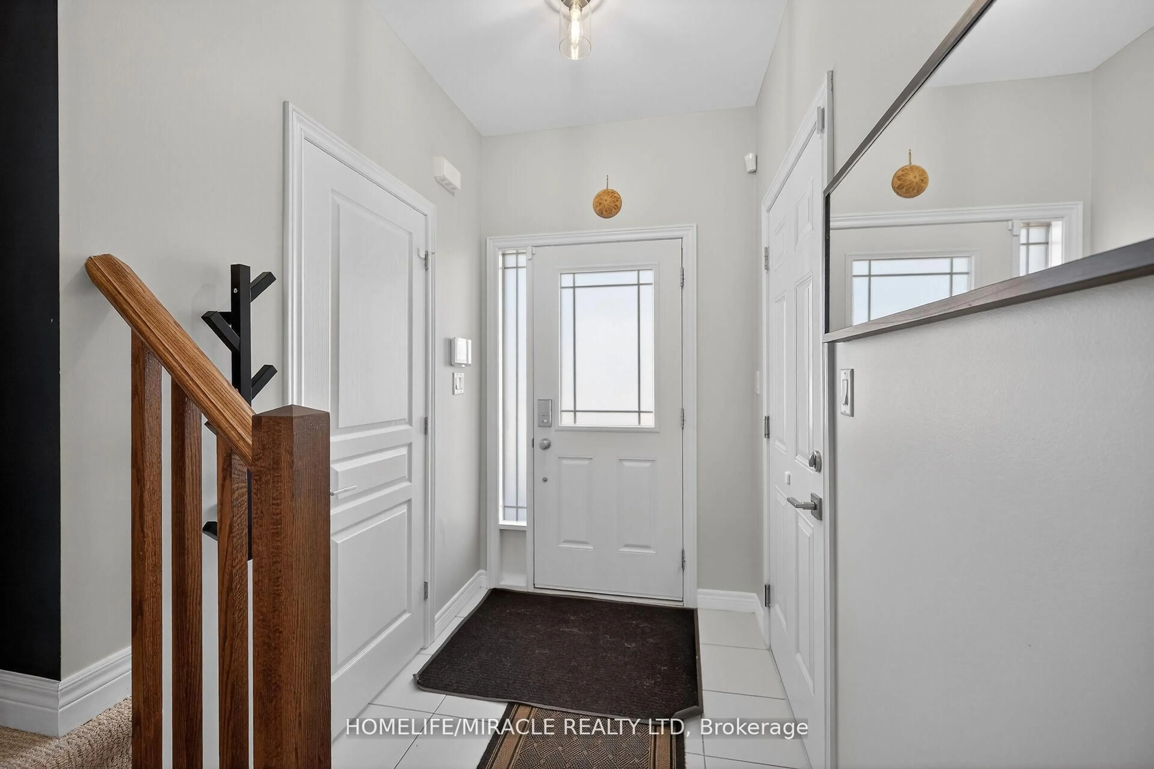 Indoor entryway for 149 Kinsman Dr, Hamilton Ontario L0R 1C0