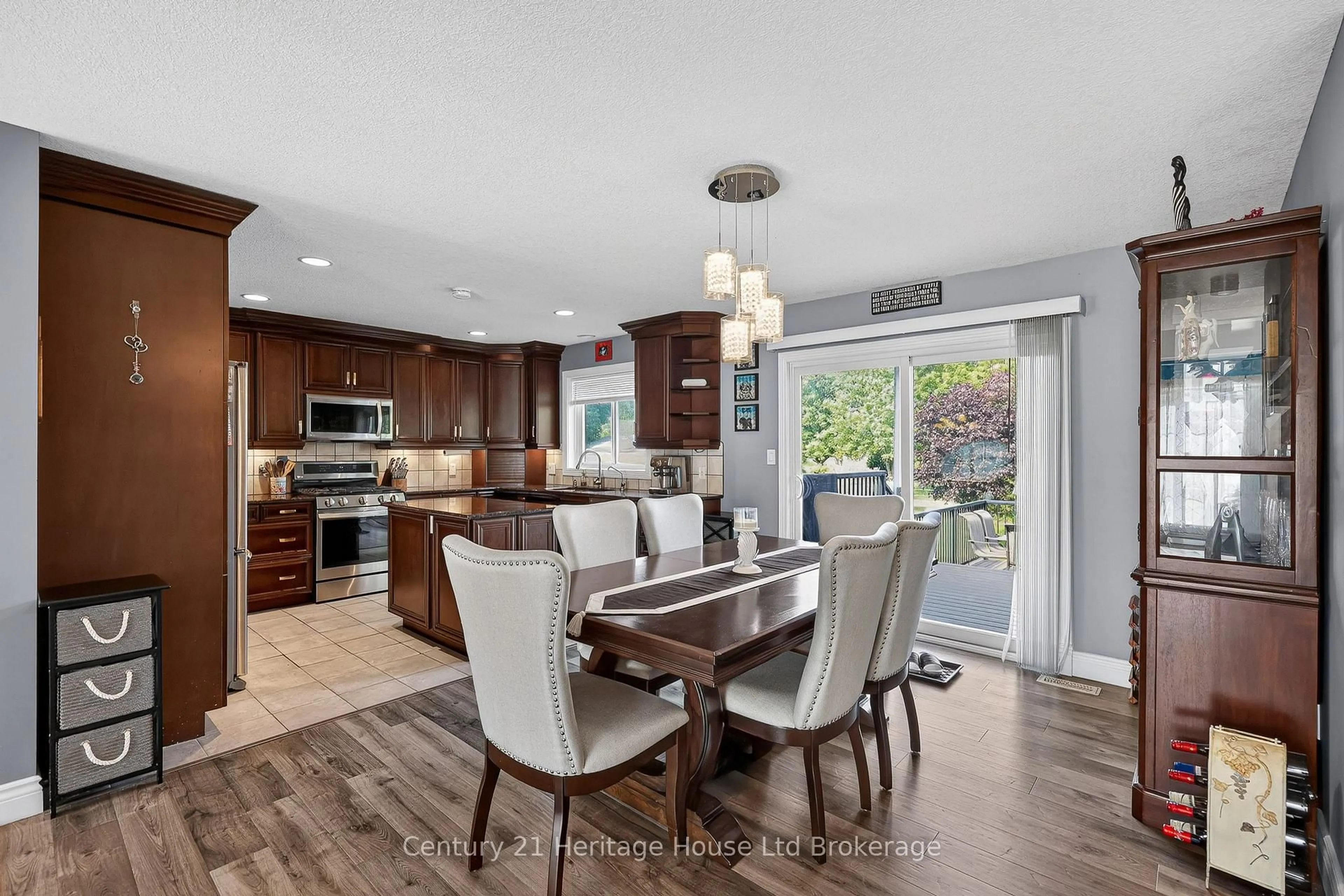 Open concept kitchen, unknown for 9 West St, Norwich Ontario N0J 1X0