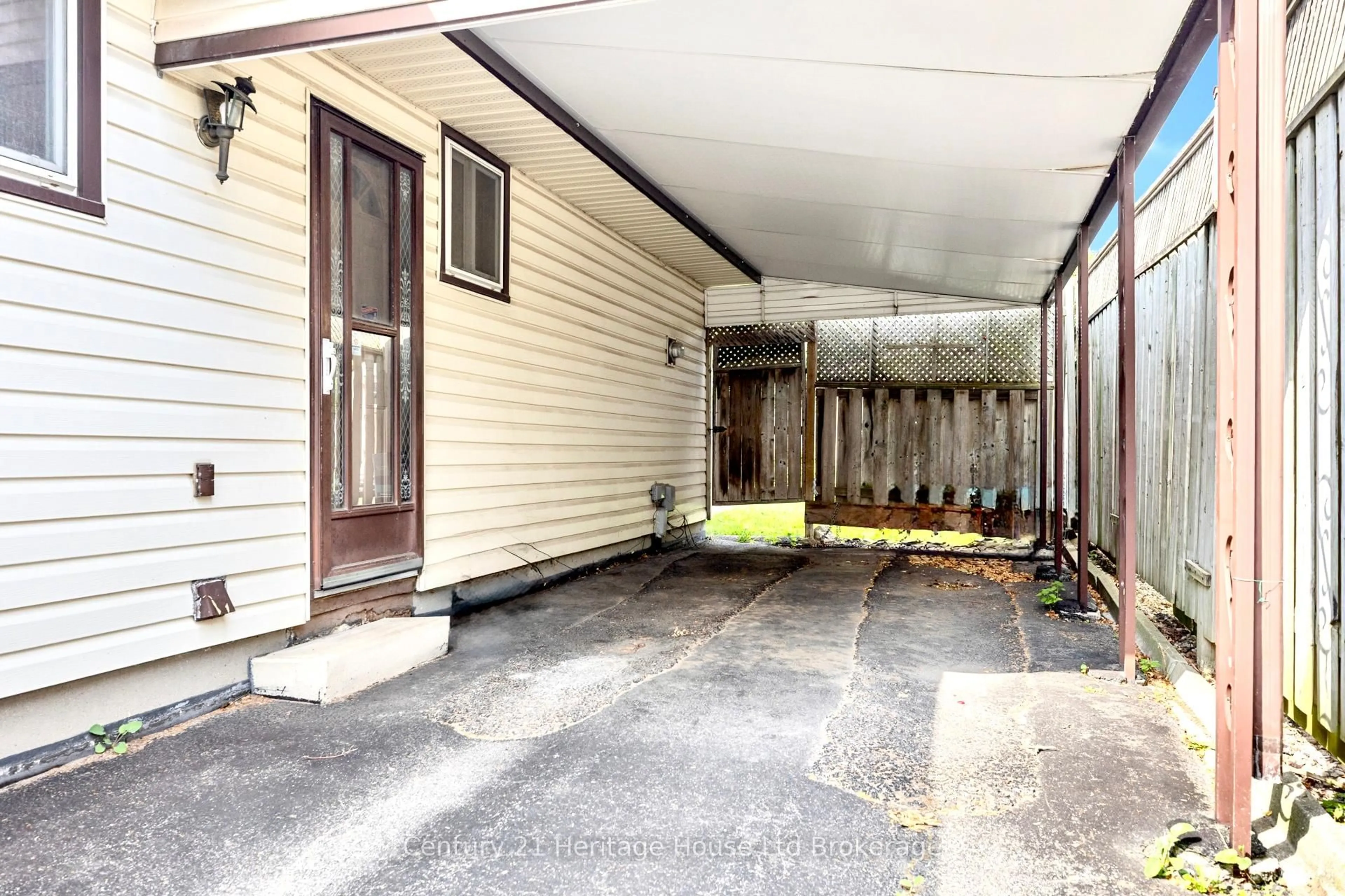 Unknown for 34 Dudley Cres, London South Ontario N6E 1S4