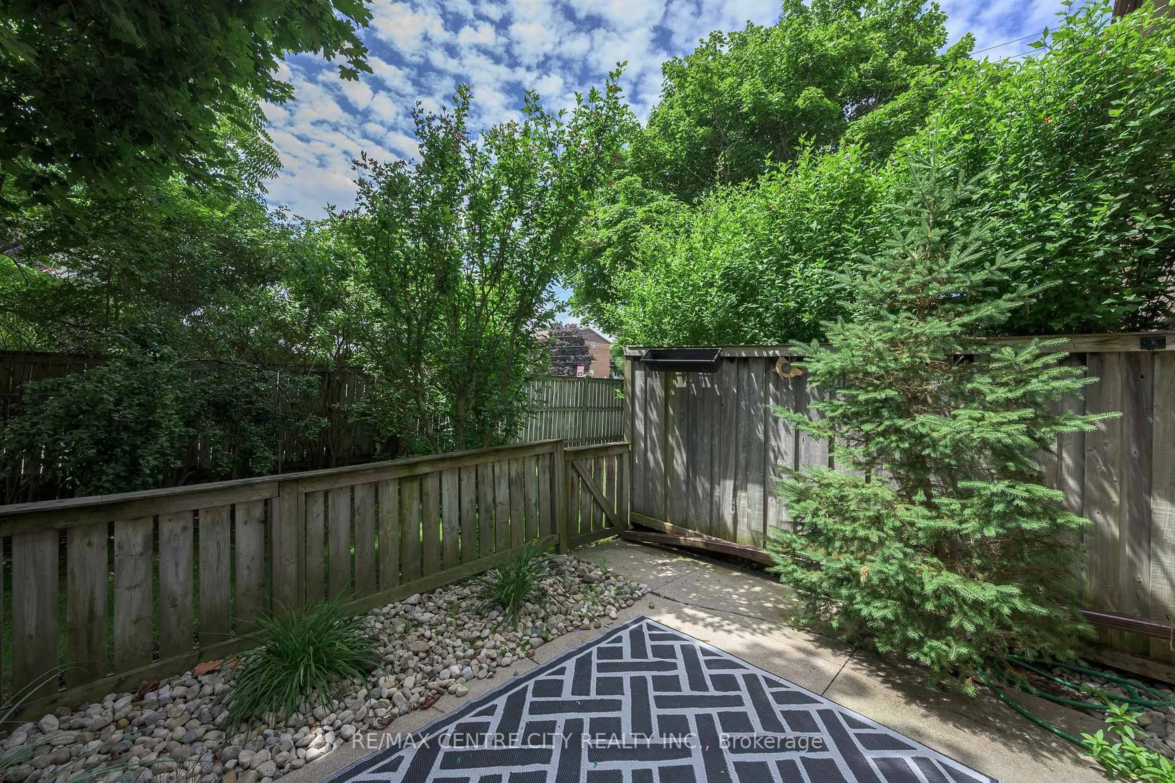 Patio, street for 720 Wonderland Rd #3, London South Ontario N6K 1L8